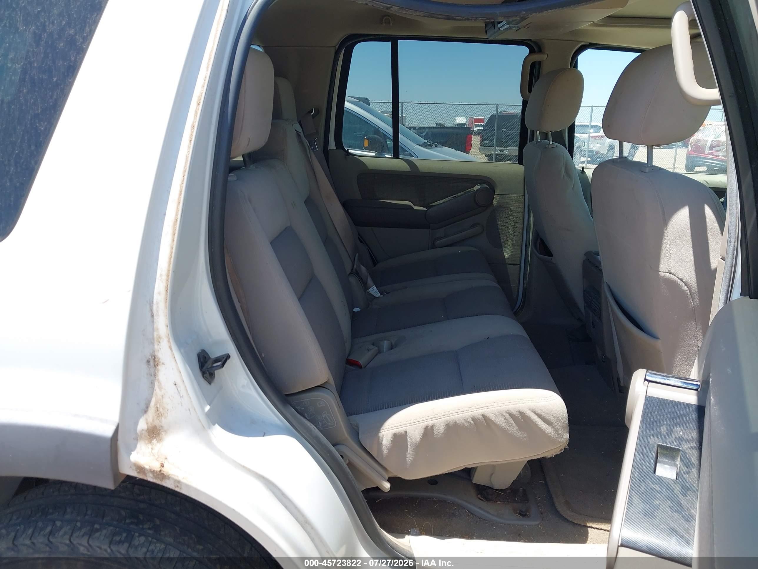 2006 Ford Explorer Xlt White vin: 1FMEU73E06UB64288