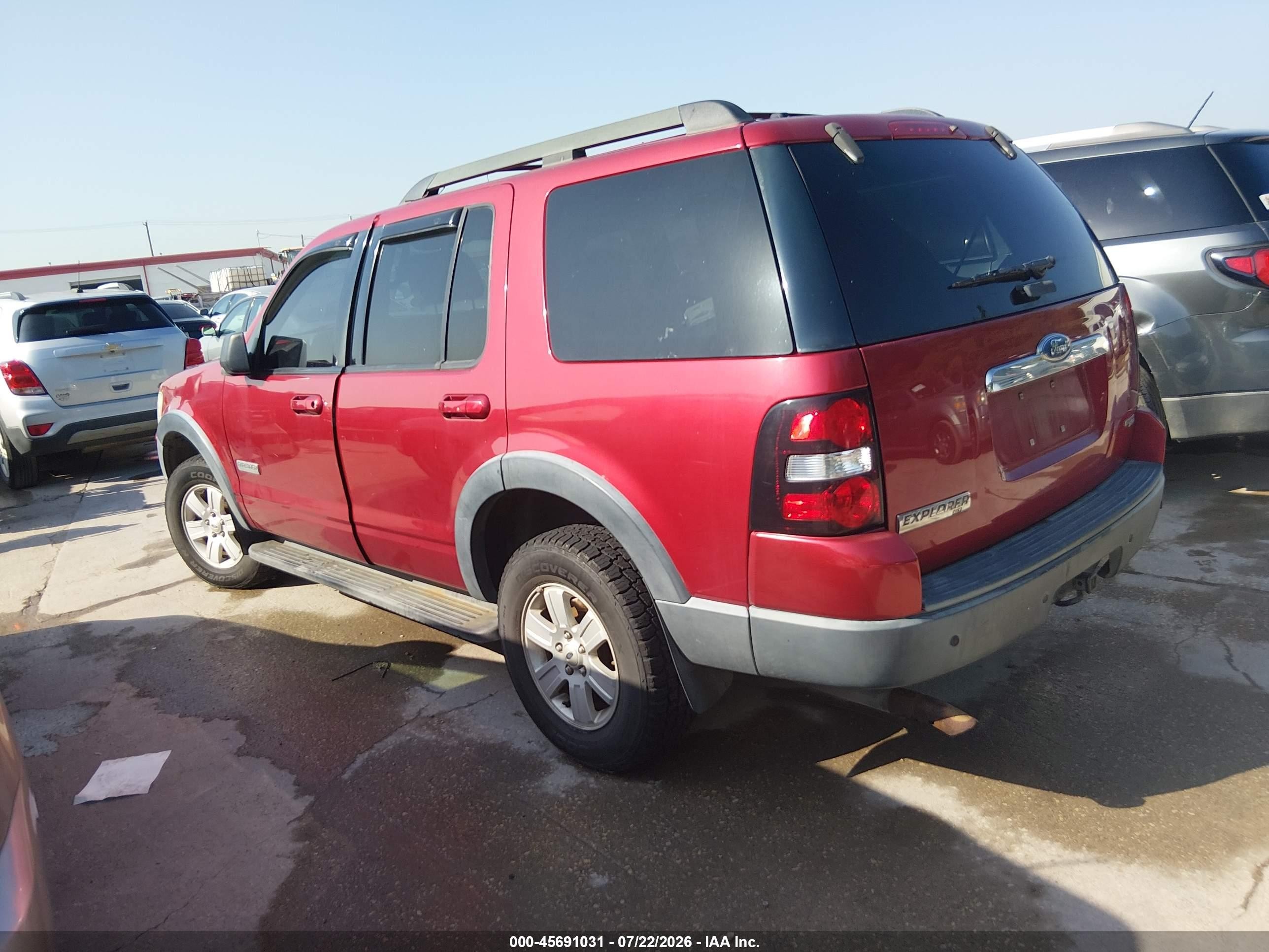 2007 Ford Explorer Xlt Red vin: 1FMEU73E07UB03671