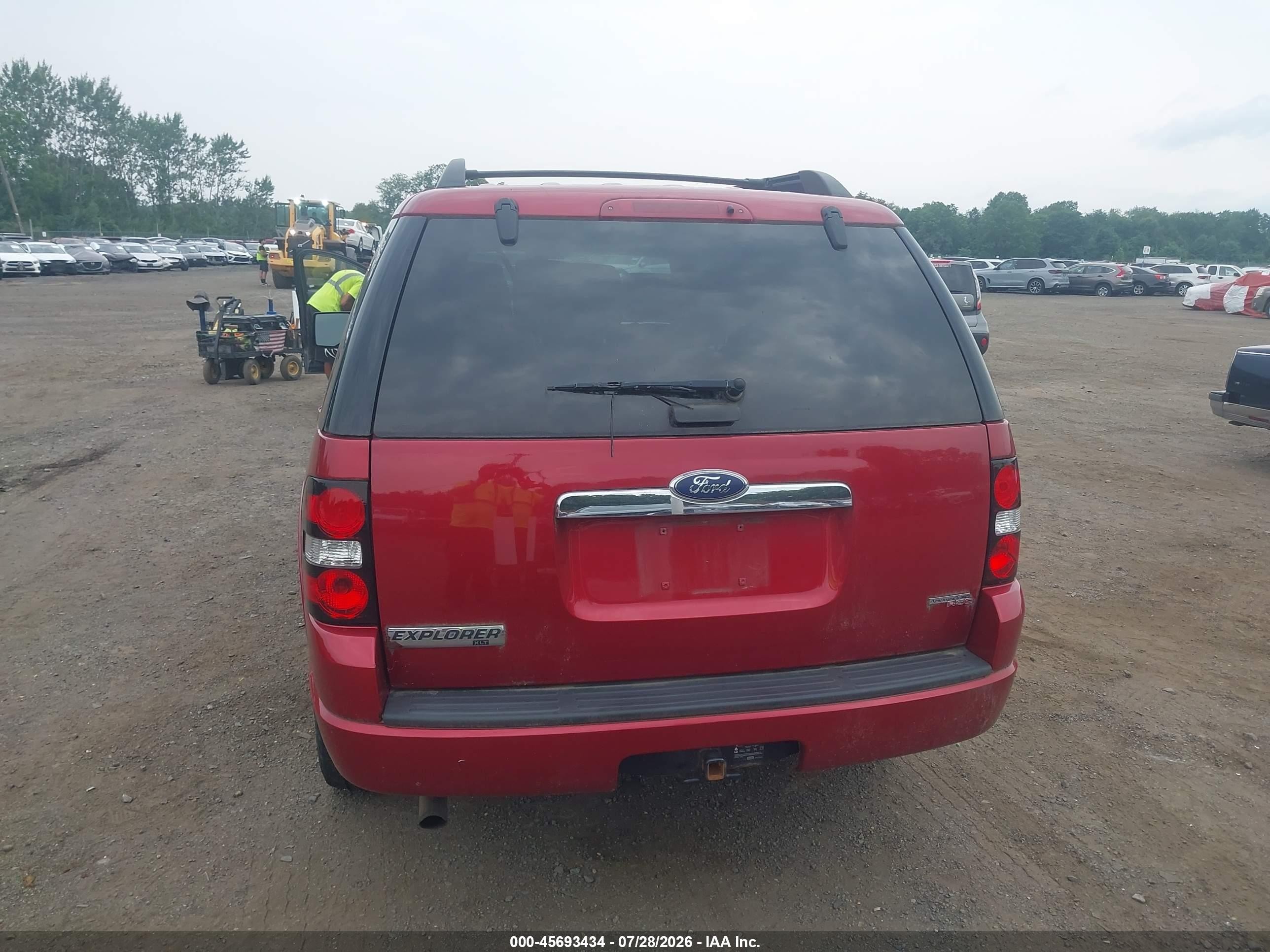 2007 Ford Explorer Xlt Red vin: 1FMEU73E07UB43829