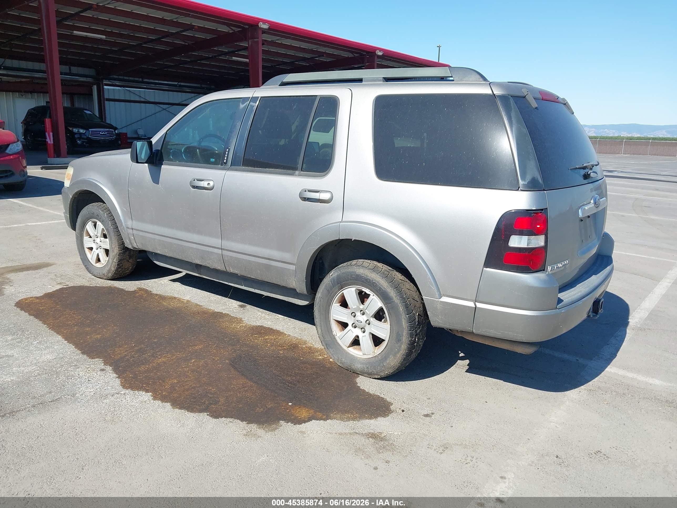 2008 Ford Explorer Xlt Silver vin: 1FMEU73E08UA07167