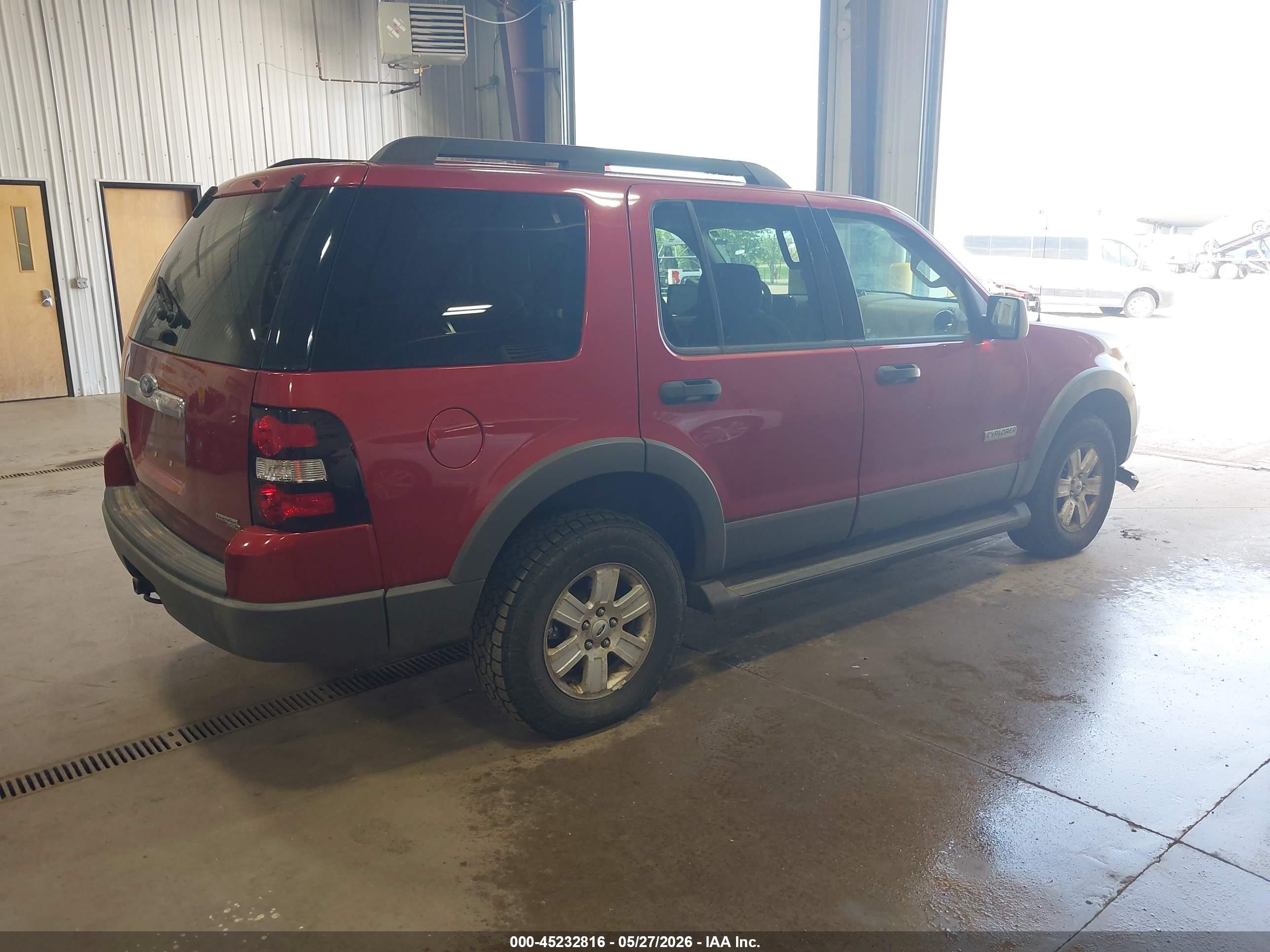 2006 Ford Explorer Xlt Красный vin: 1FMEU73E16UB67202