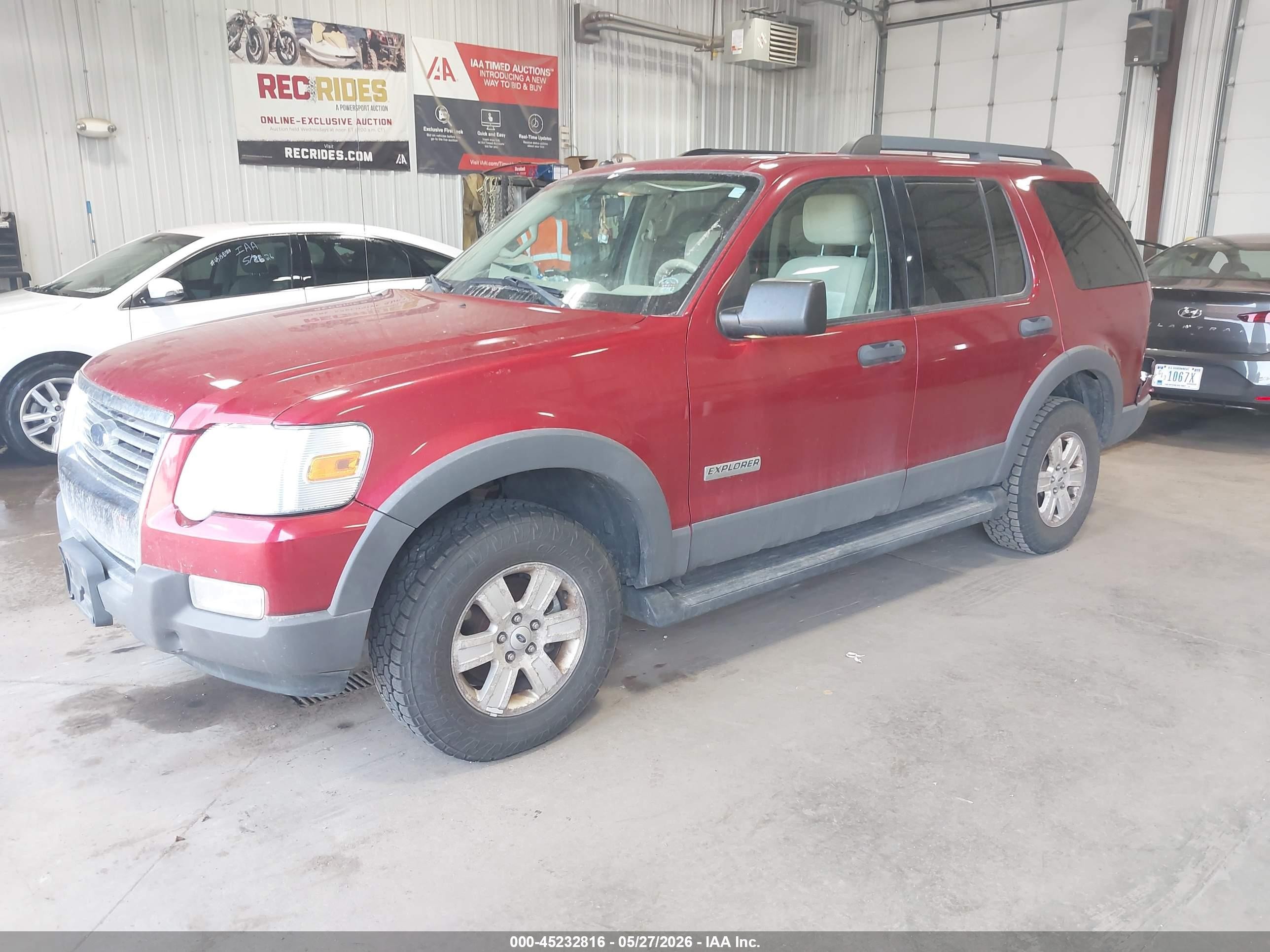 2006 Ford Explorer Xlt Красный vin: 1FMEU73E16UB67202