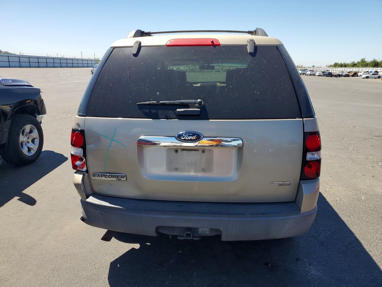 2006 Ford Explorer Xlt Tan vin: 1FMEU73E26UB58802