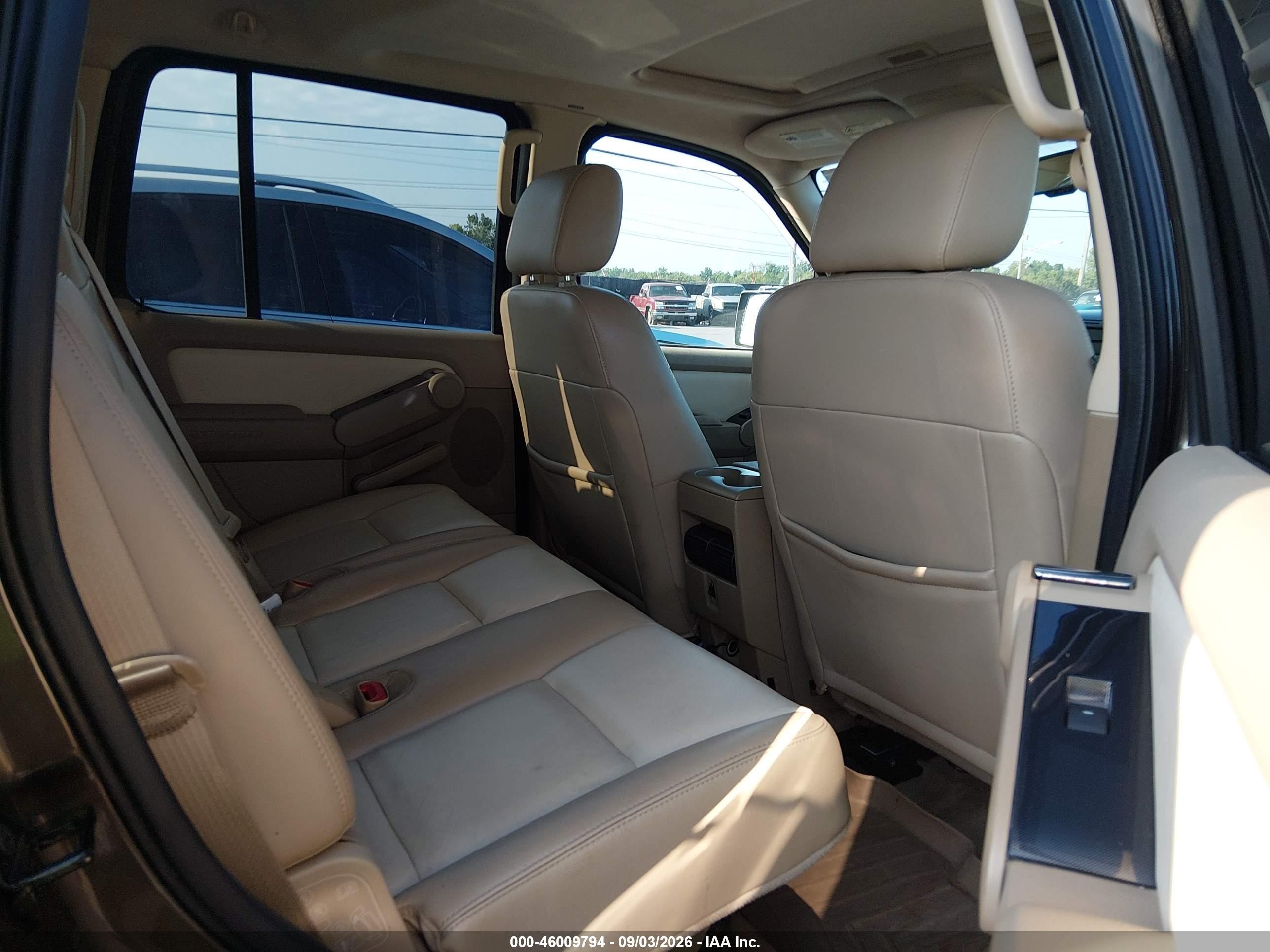 2008 Ford Explorer Xlt Brown vin: 1FMEU73E28UA29610