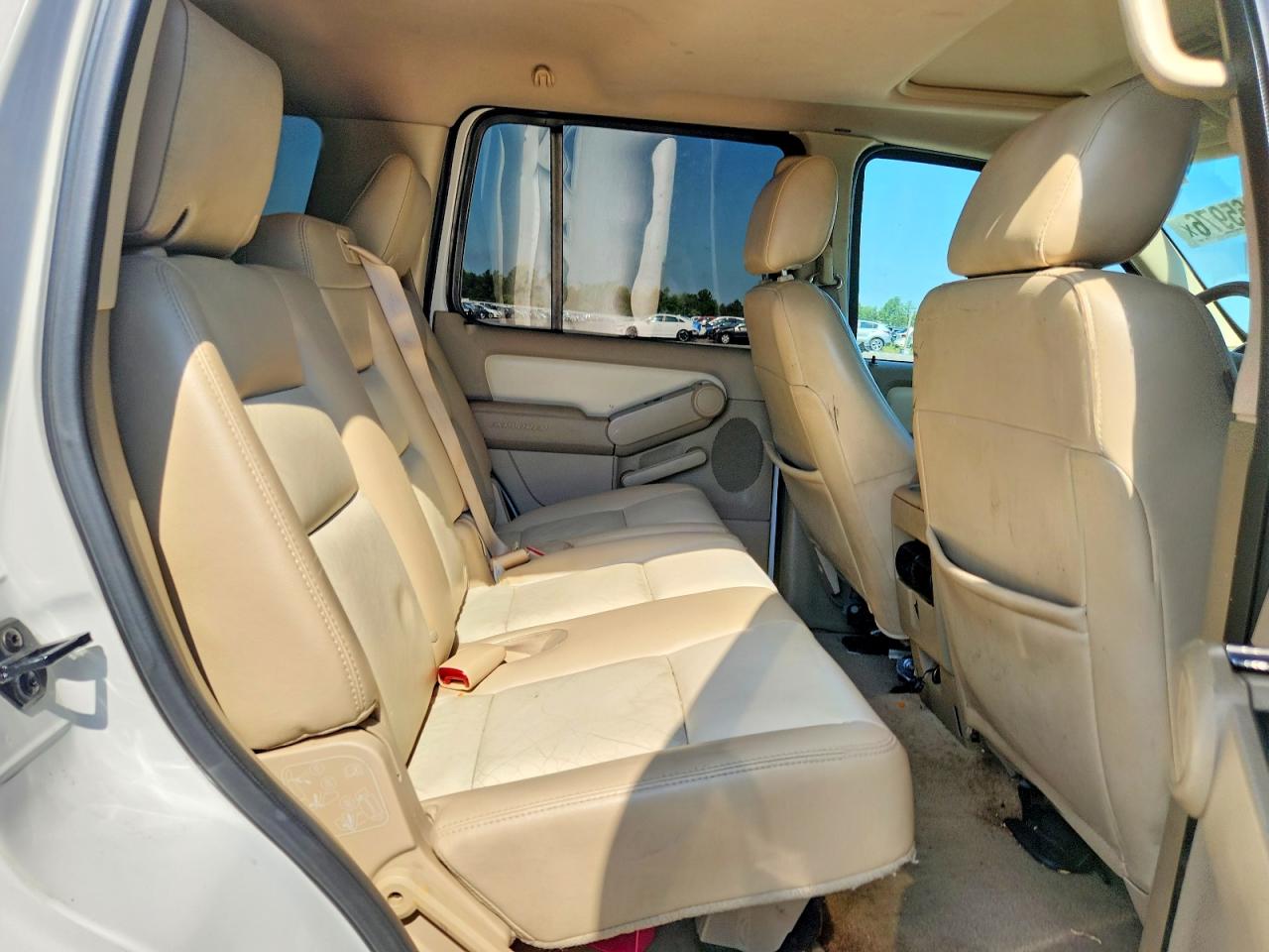 2008 Ford Explorer Xlt White vin: 1FMEU73E28UA68441