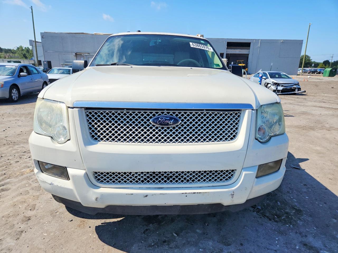 2008 Ford Explorer Xlt White vin: 1FMEU73E28UA68441