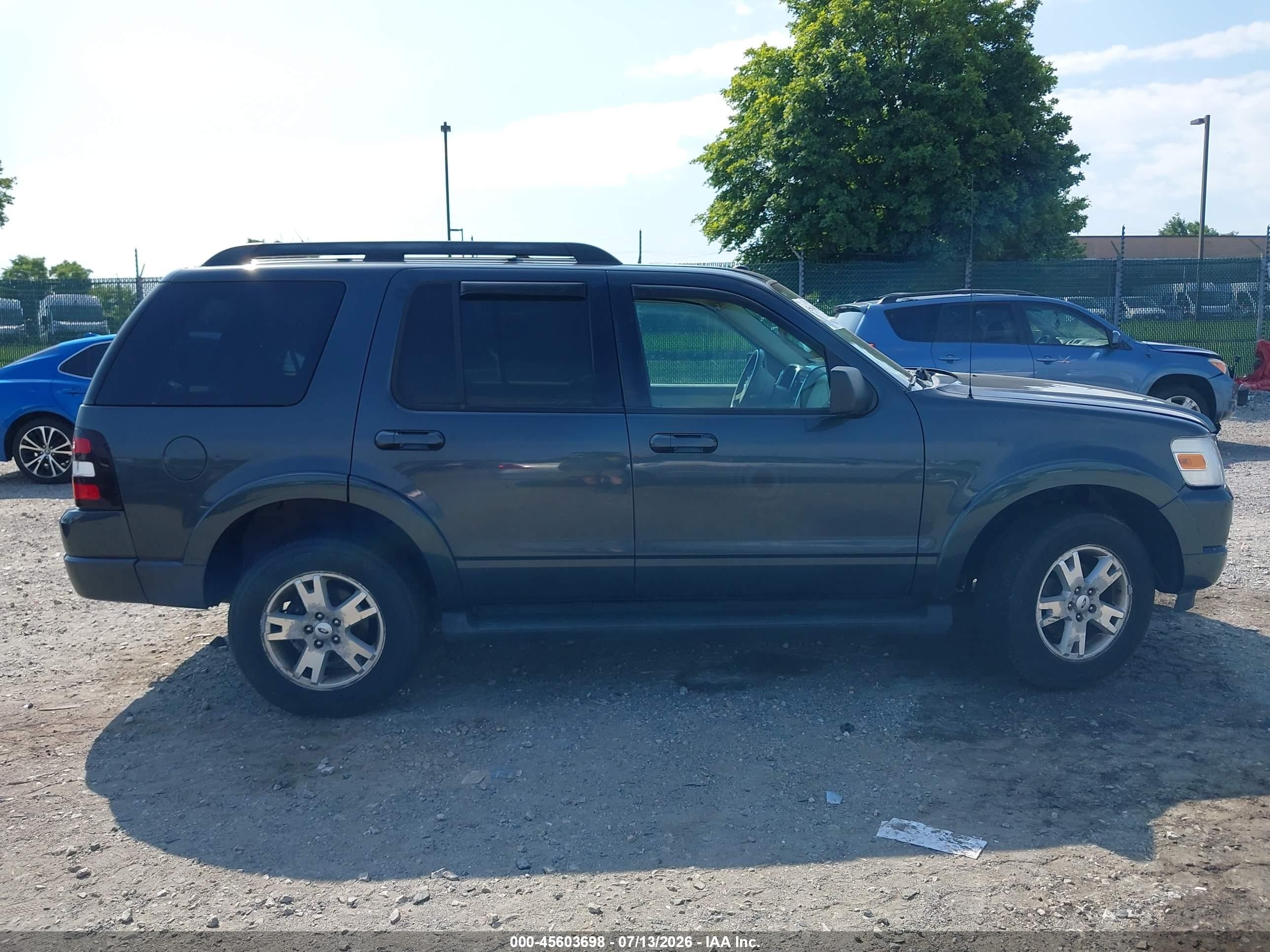 2009 Ford Explorer Xlt Gray vin: 1FMEU73E29UA28412
