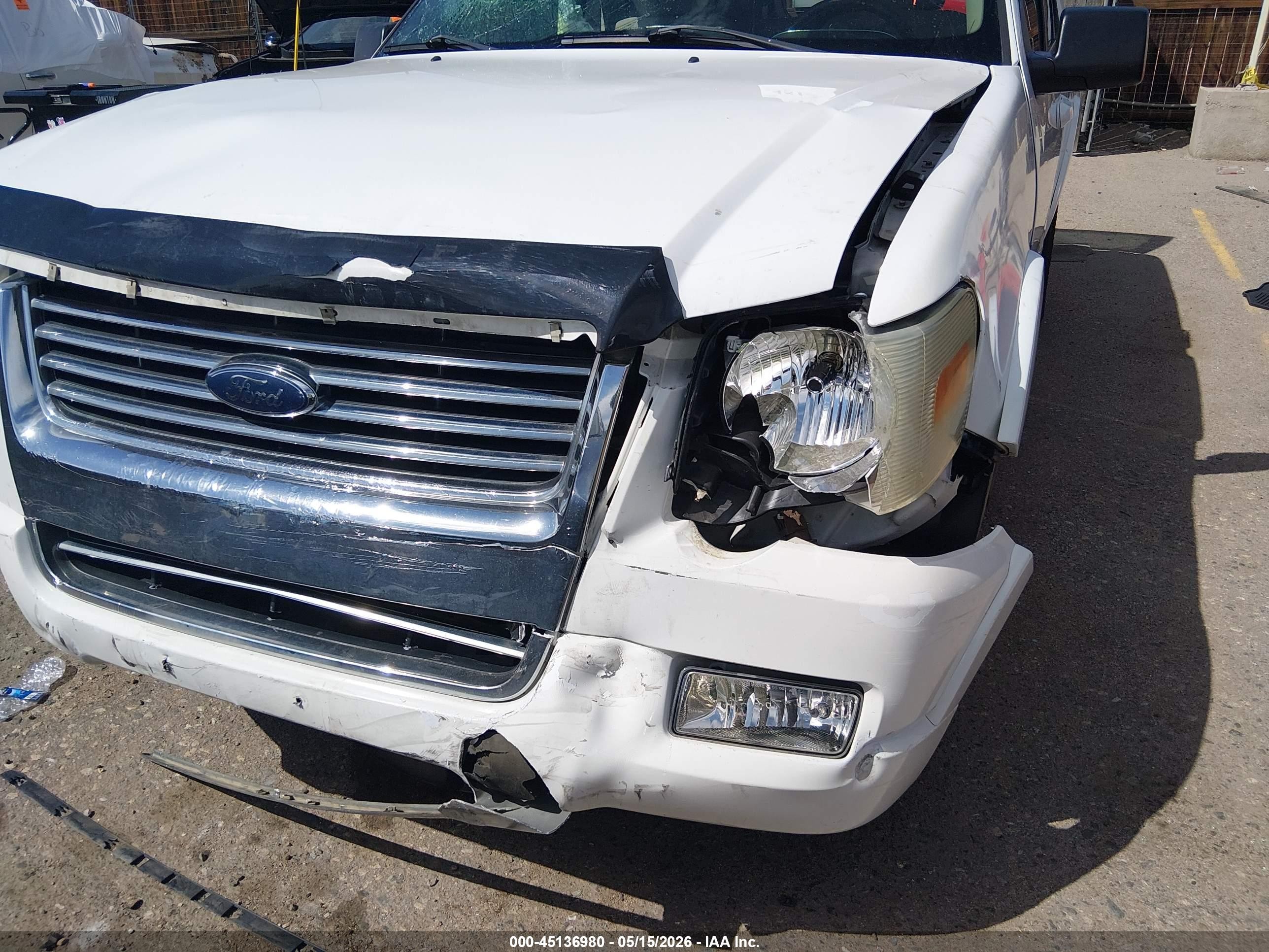 2008 Ford Explorer Xlt White vin: 1FMEU73E38UB28663