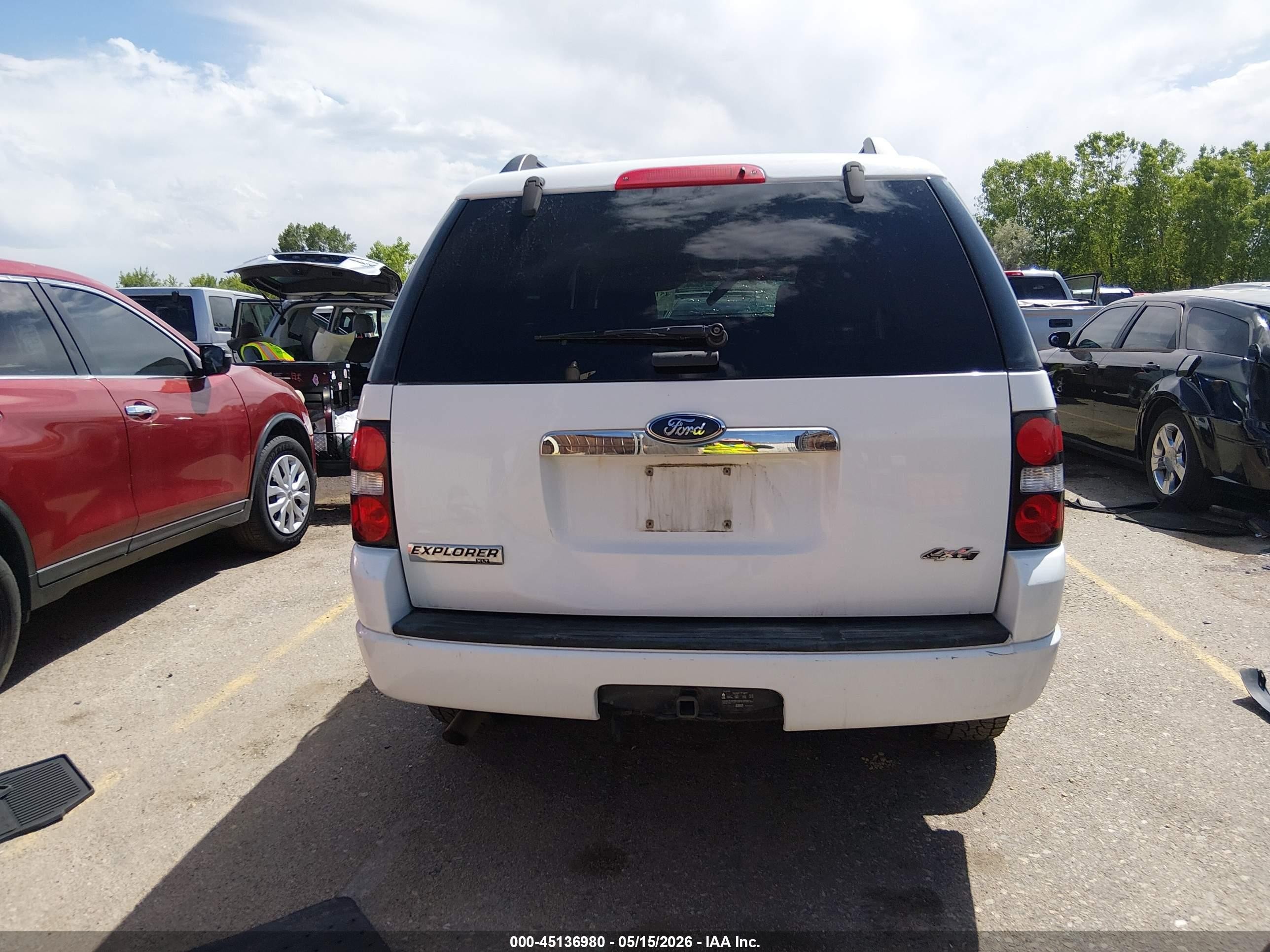 2008 Ford Explorer Xlt White vin: 1FMEU73E38UB28663
