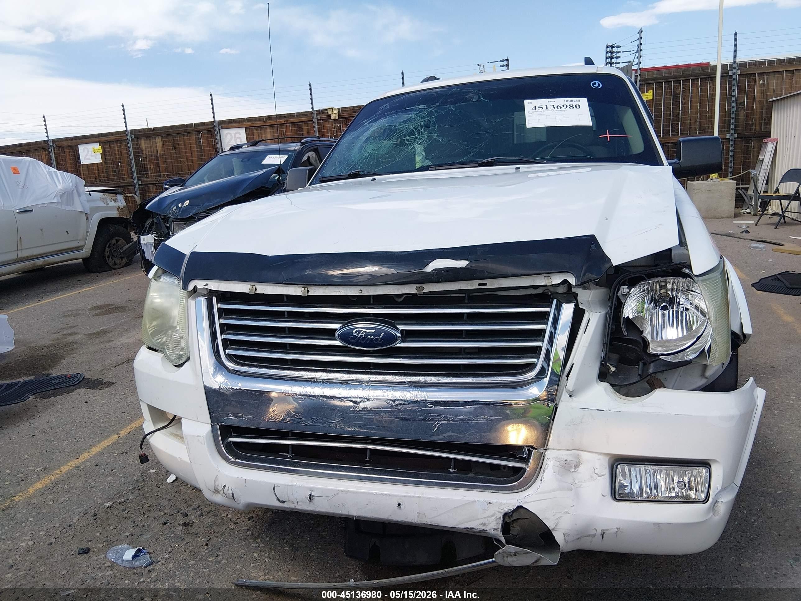 2008 Ford Explorer Xlt White vin: 1FMEU73E38UB28663