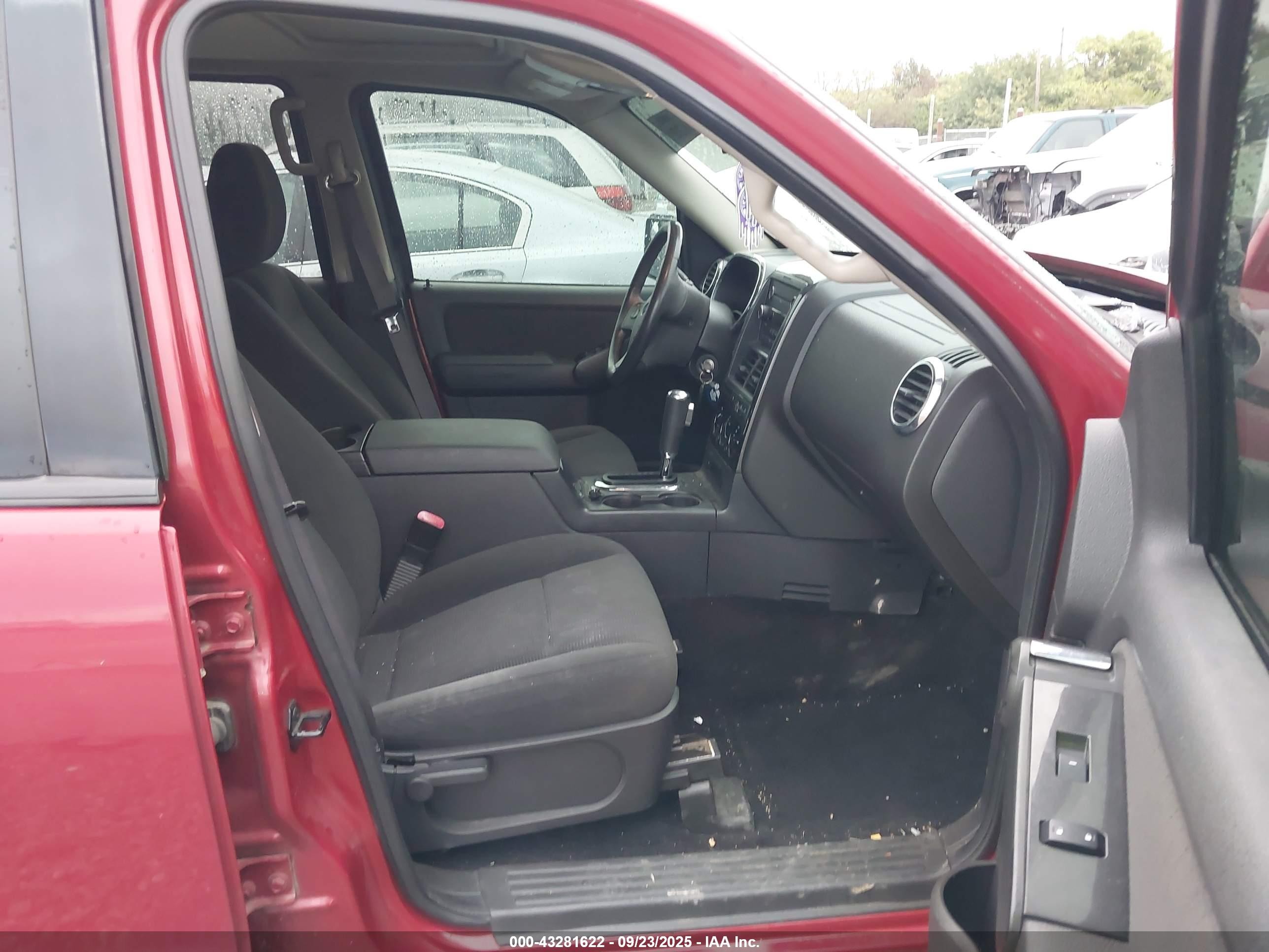 2009 Ford Explorer Xlt Red vin: 1FMEU73E39UA40472