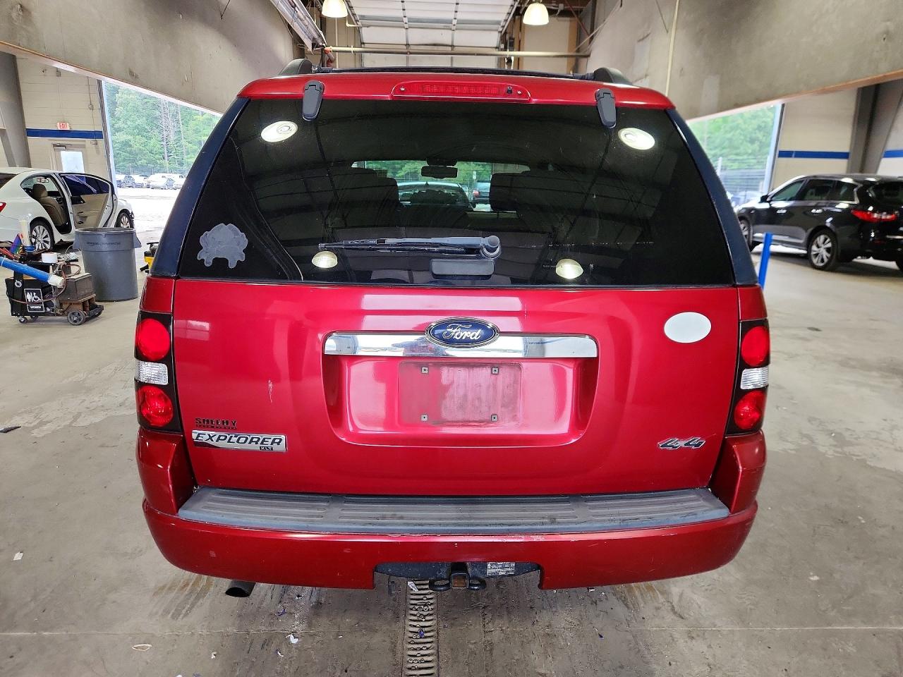 2008 Ford Explorer Xlt Red vin: 1FMEU73E48UB02055