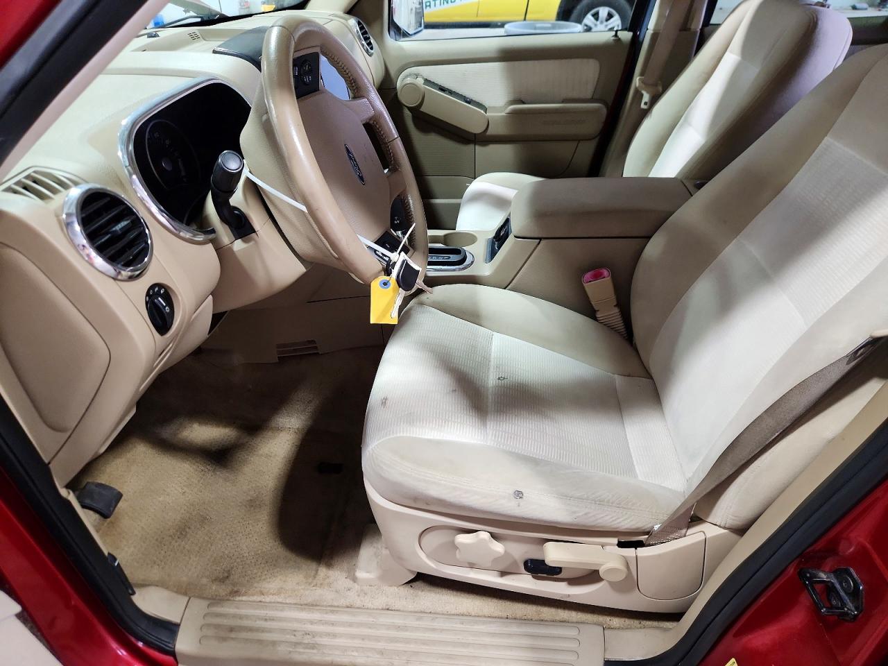 2008 Ford Explorer Xlt Red vin: 1FMEU73E48UB02055