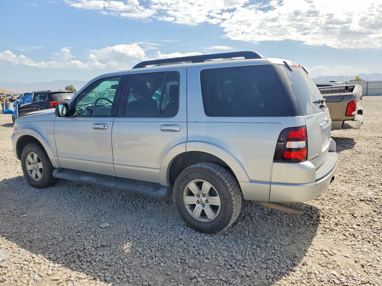 2009 Ford Explorer Xlt Silver vin: 1FMEU73E49UA14348