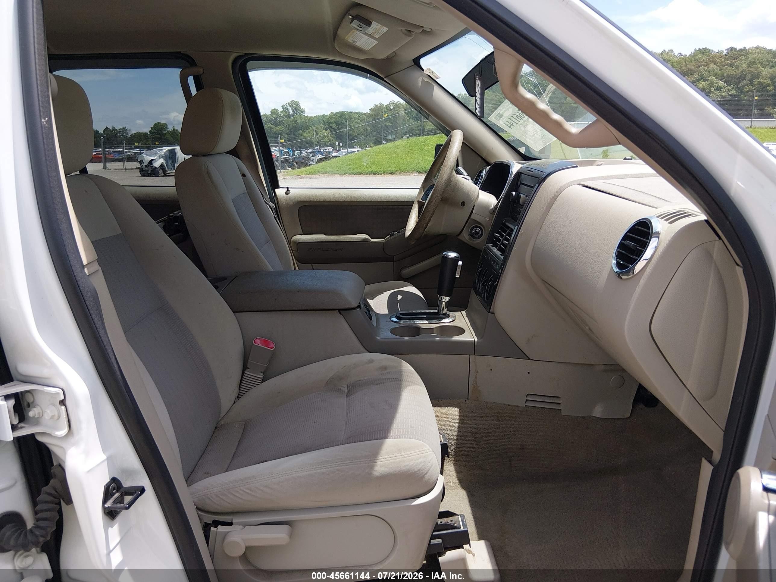 2007 Ford Explorer Xlt White vin: 1FMEU73E57UB03472