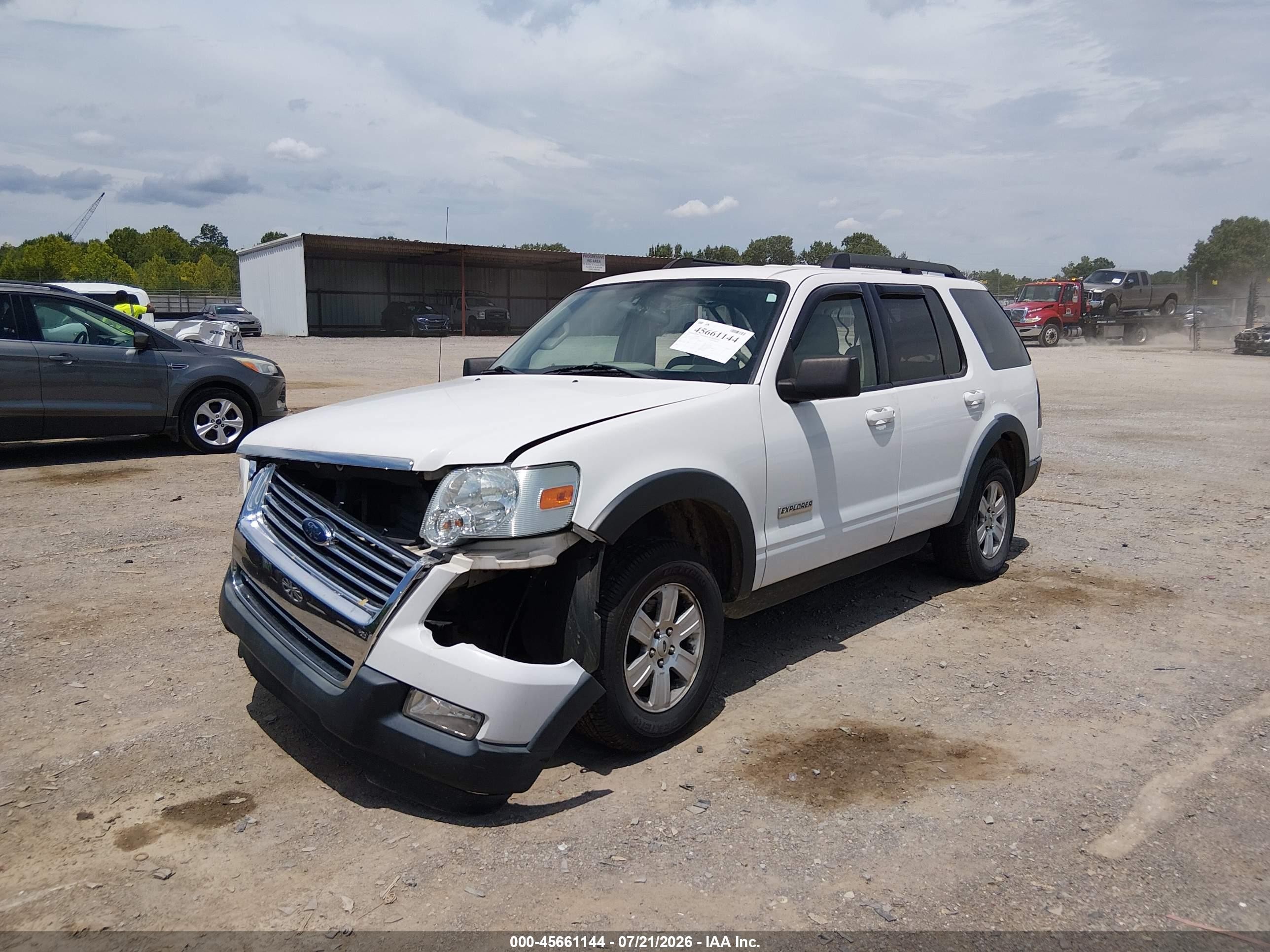 2007 Ford Explorer Xlt White vin: 1FMEU73E57UB03472