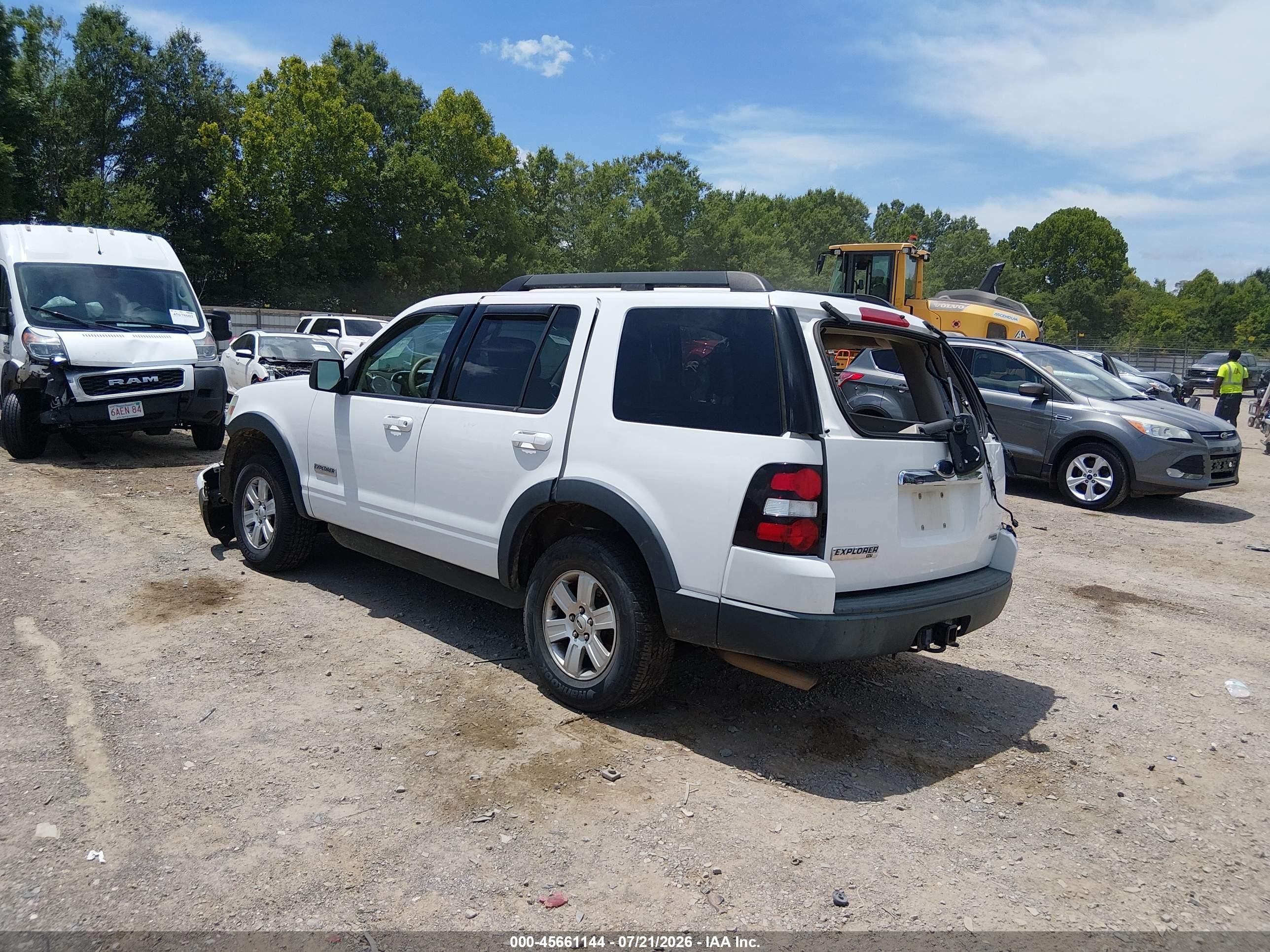 2007 Ford Explorer Xlt White vin: 1FMEU73E57UB03472