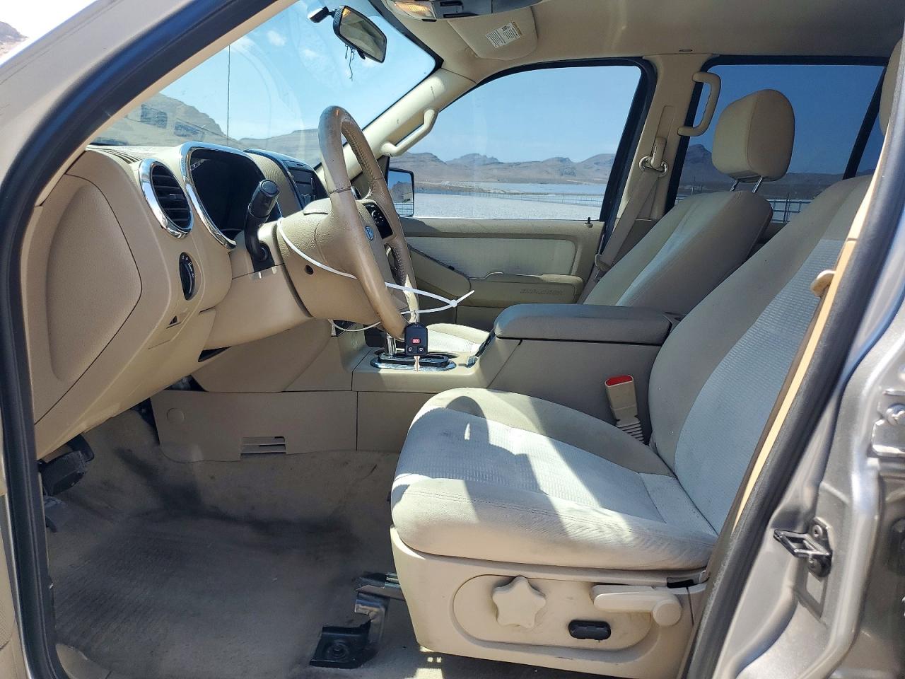 2008 Ford Explorer Xlt Silver vin: 1FMEU73E58UA20867