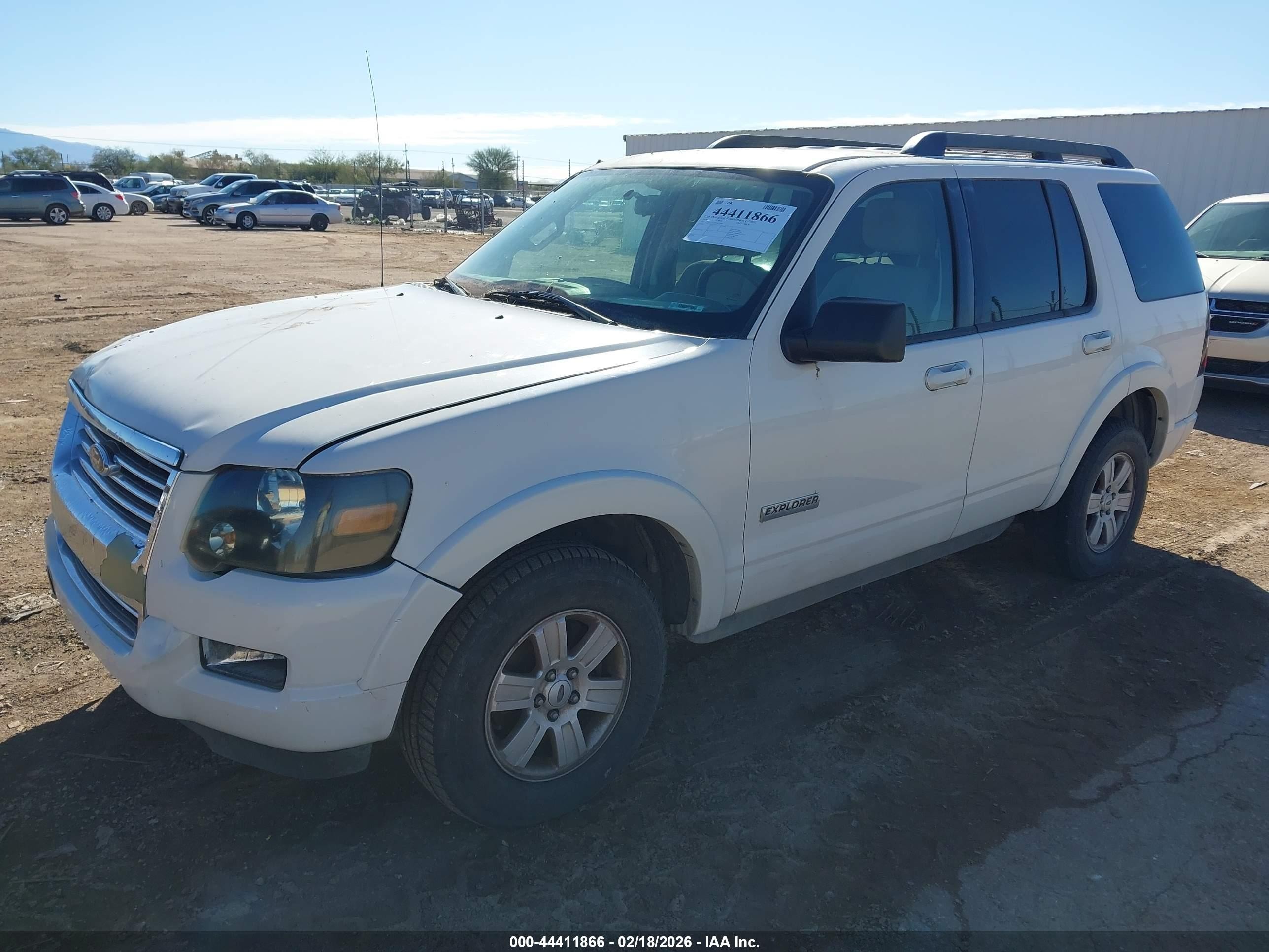 2008 Ford Explorer Xlt White vin: 1FMEU73E58UA21680