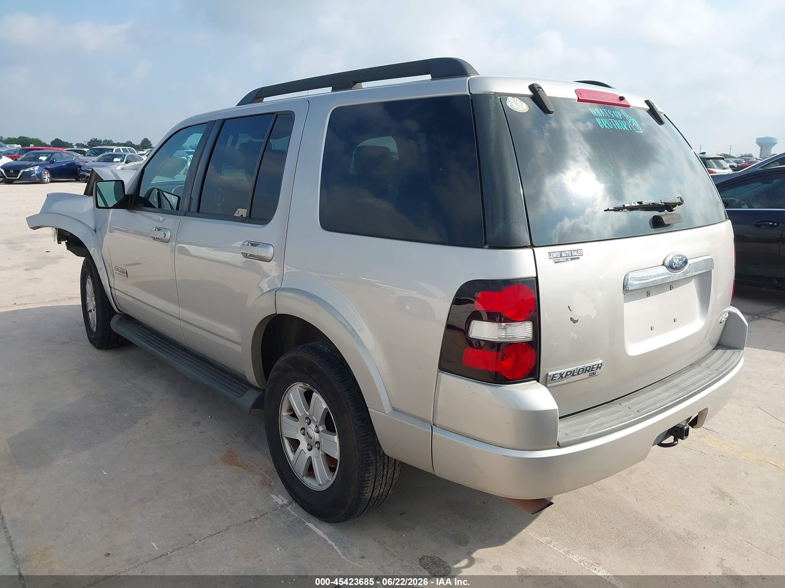 2008 Ford Explorer Xlt Silver vin: 1FMEU73E58UA29102