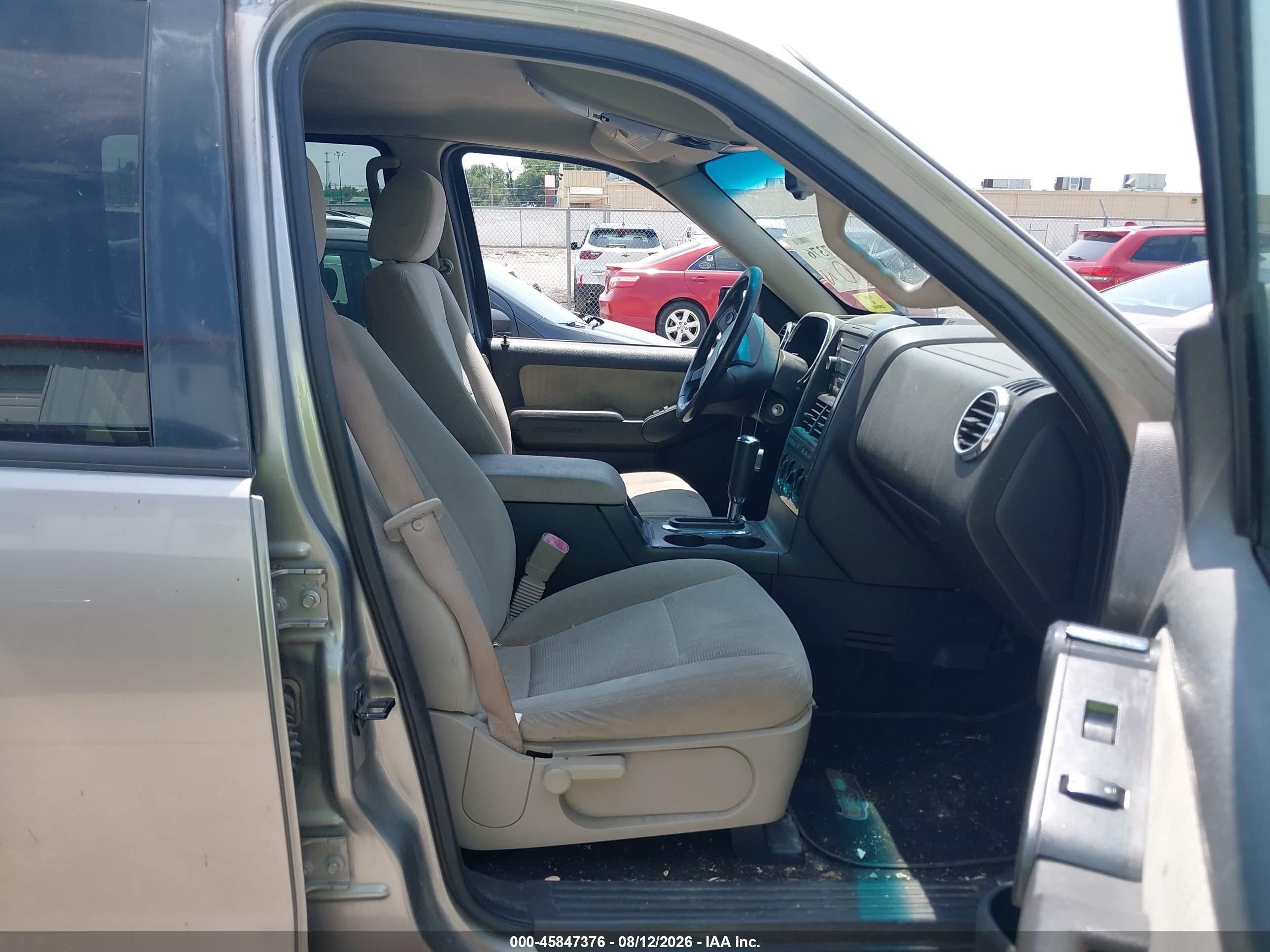 2008 Ford Explorer Xlt Silver vin: 1FMEU73E58UB06230