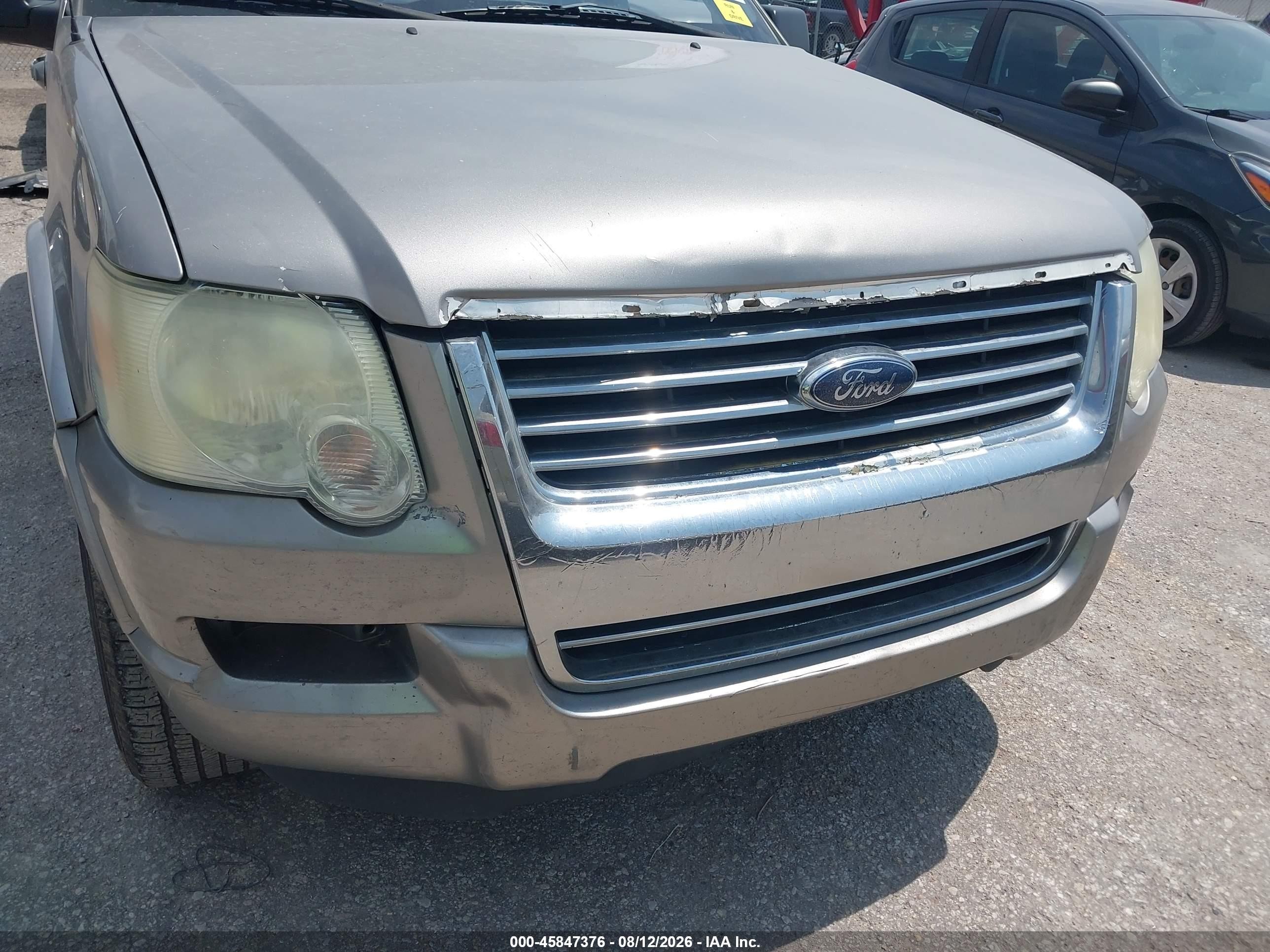 2008 Ford Explorer Xlt Silver vin: 1FMEU73E58UB06230