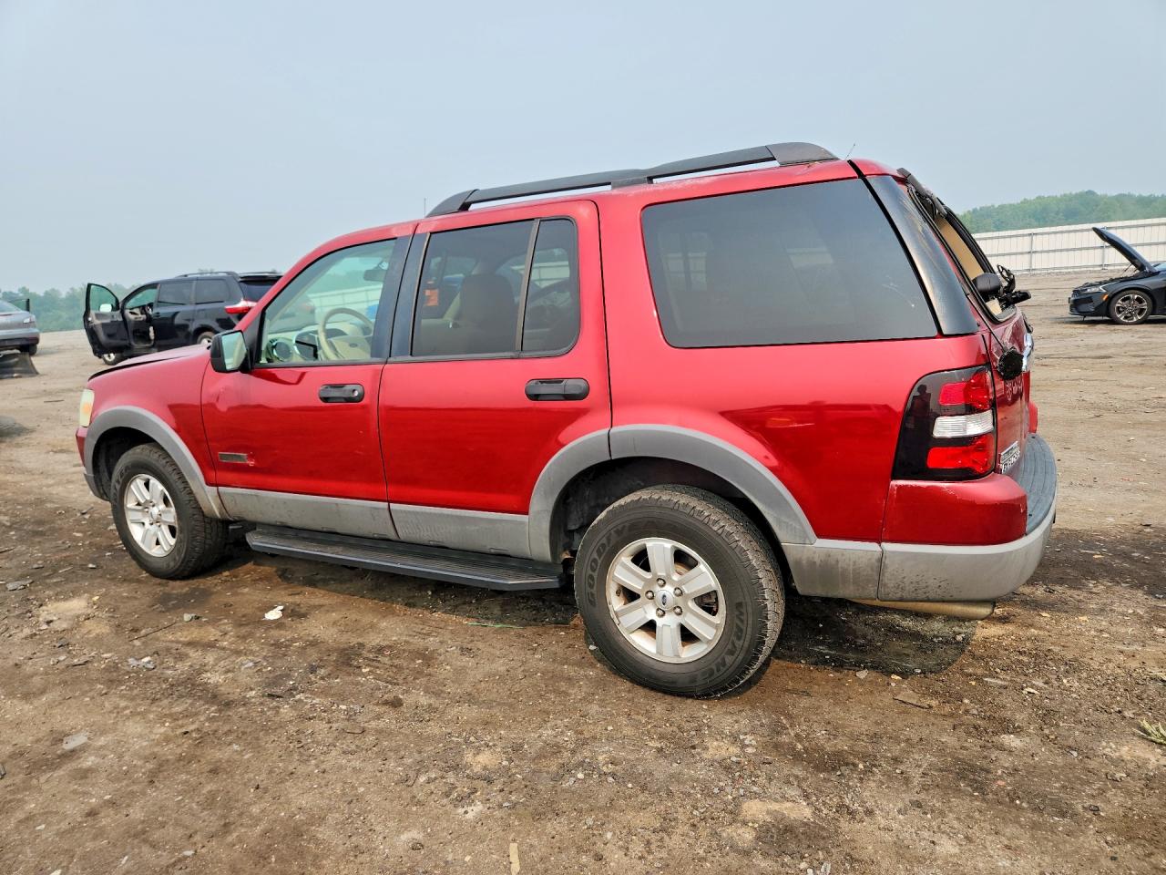 2006 Ford Explorer Xlt Red vin: 1FMEU73E66UB20022
