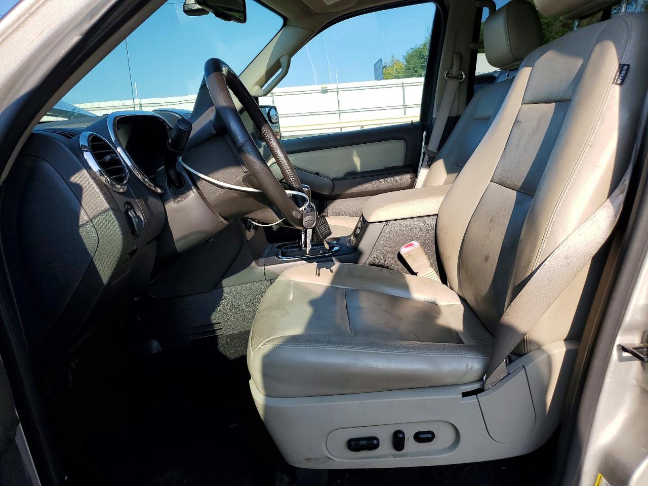 2008 Ford Explorer Xlt Серебряный vin: 1FMEU73E68UA08162