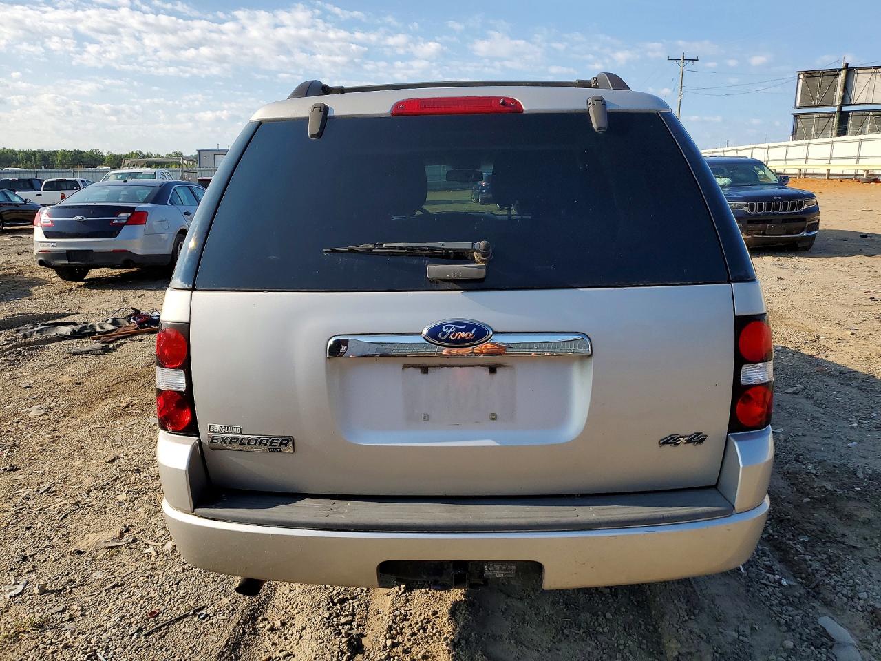 2008 Ford Explorer Xlt Серебряный vin: 1FMEU73E68UA08162