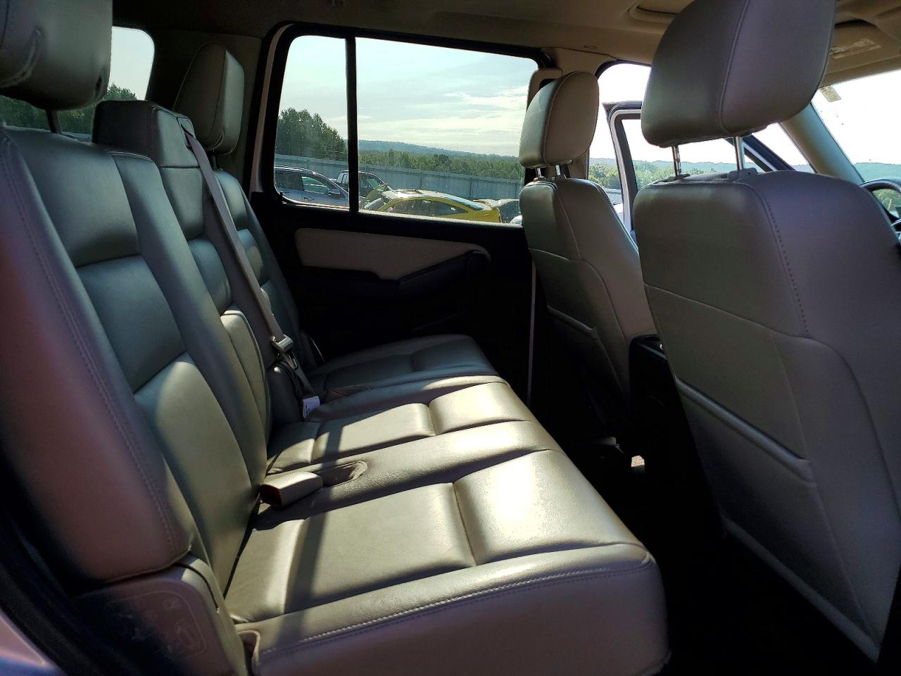 2008 Ford Explorer Xlt Серебряный vin: 1FMEU73E68UA08162