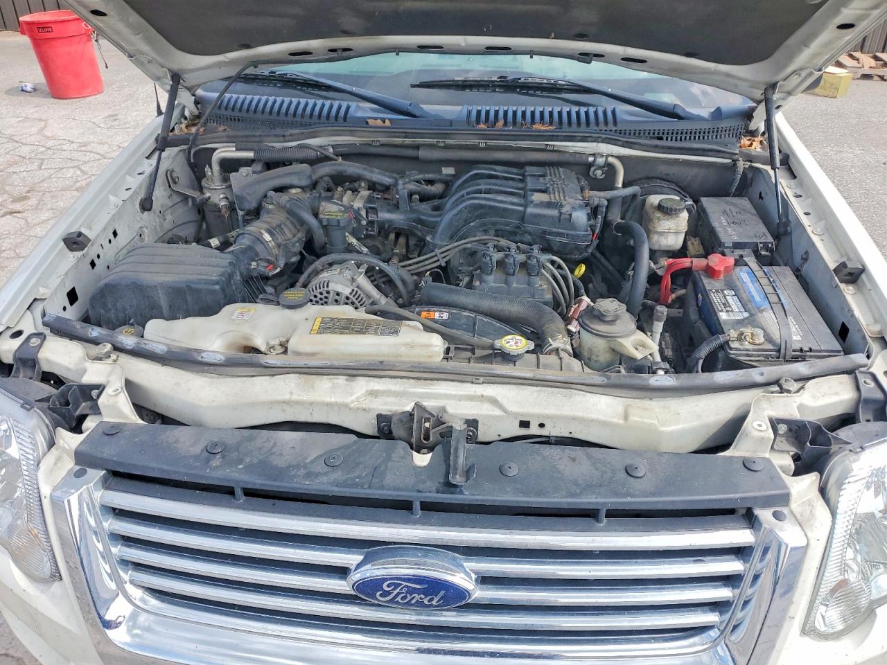 2008 Ford Explorer Xlt White vin: 1FMEU73E68UB35297