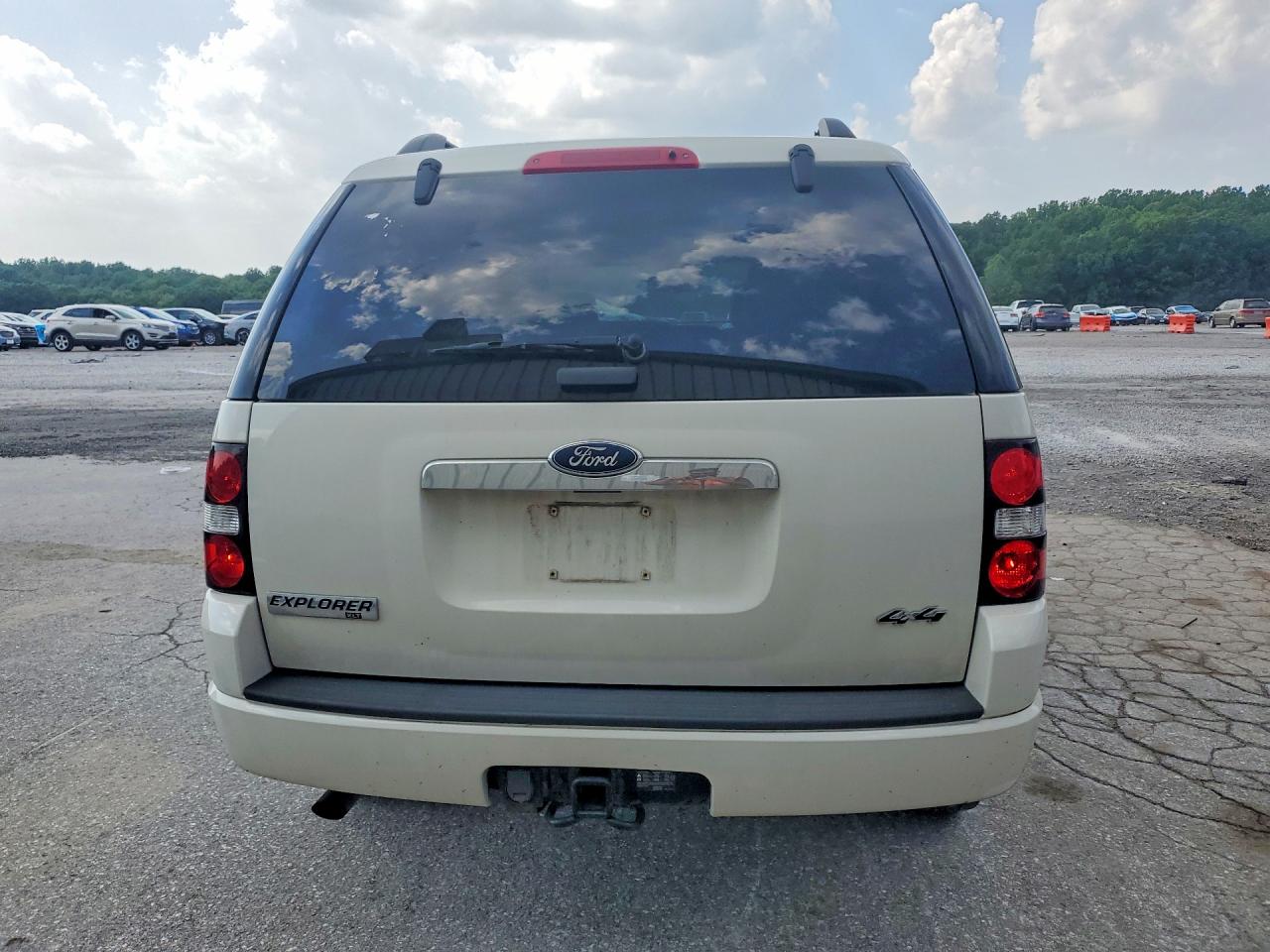 2008 Ford Explorer Xlt White vin: 1FMEU73E68UB35297