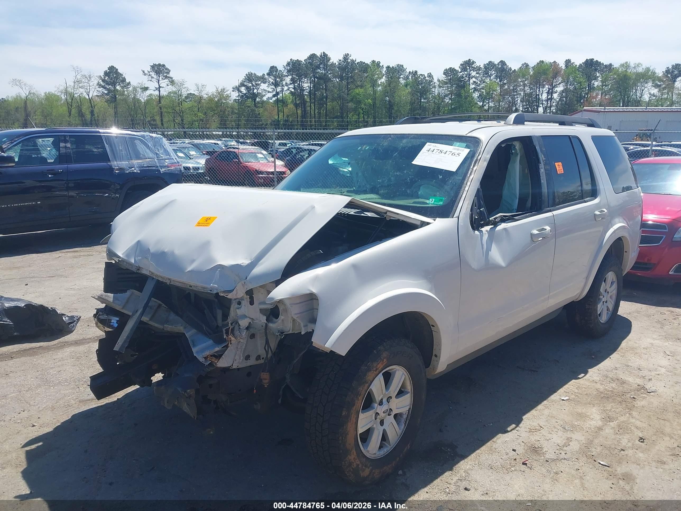 2009 Ford Explorer Xlt White vin: 1FMEU73E69UA12388