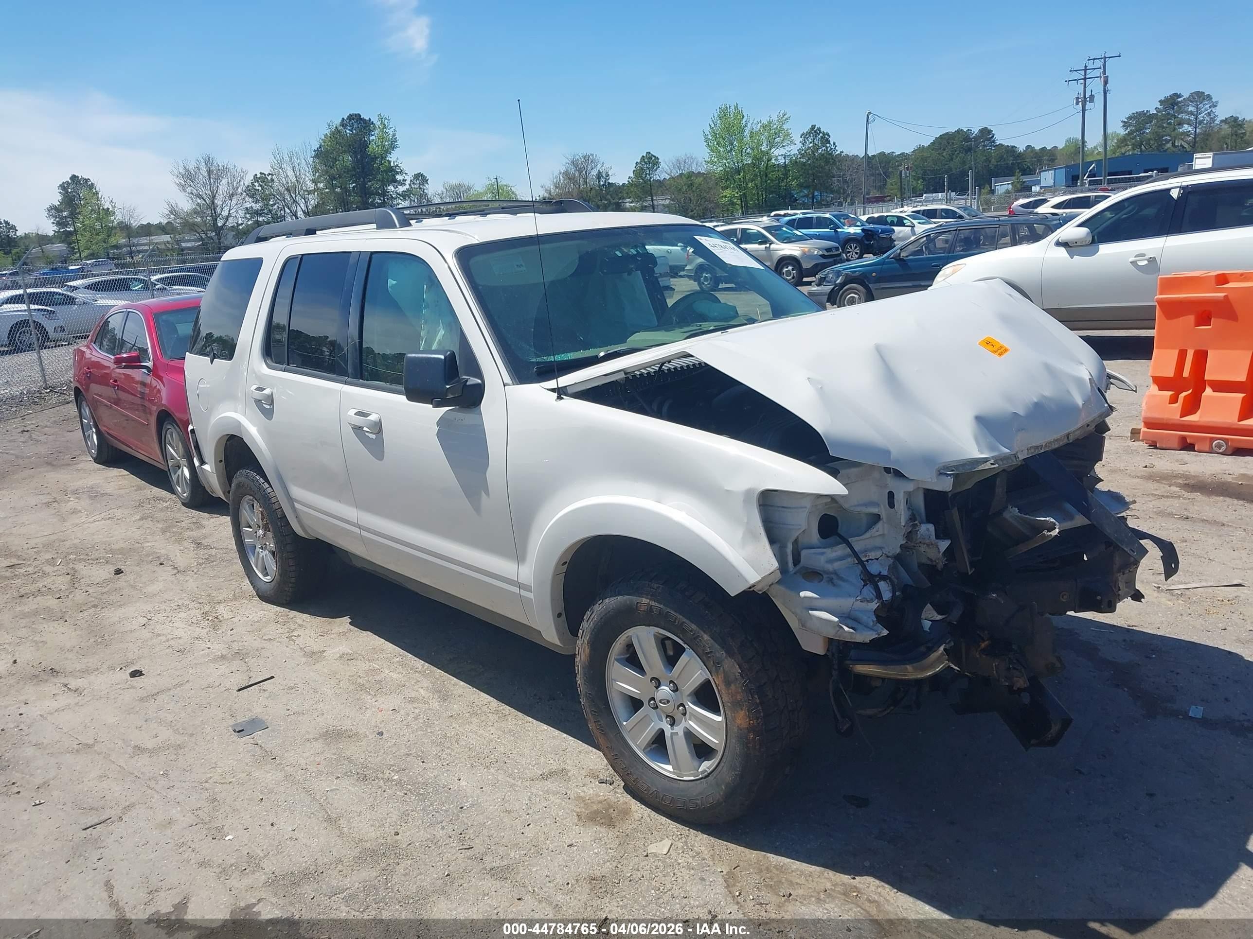 2009 Ford Explorer Xlt White vin: 1FMEU73E69UA12388