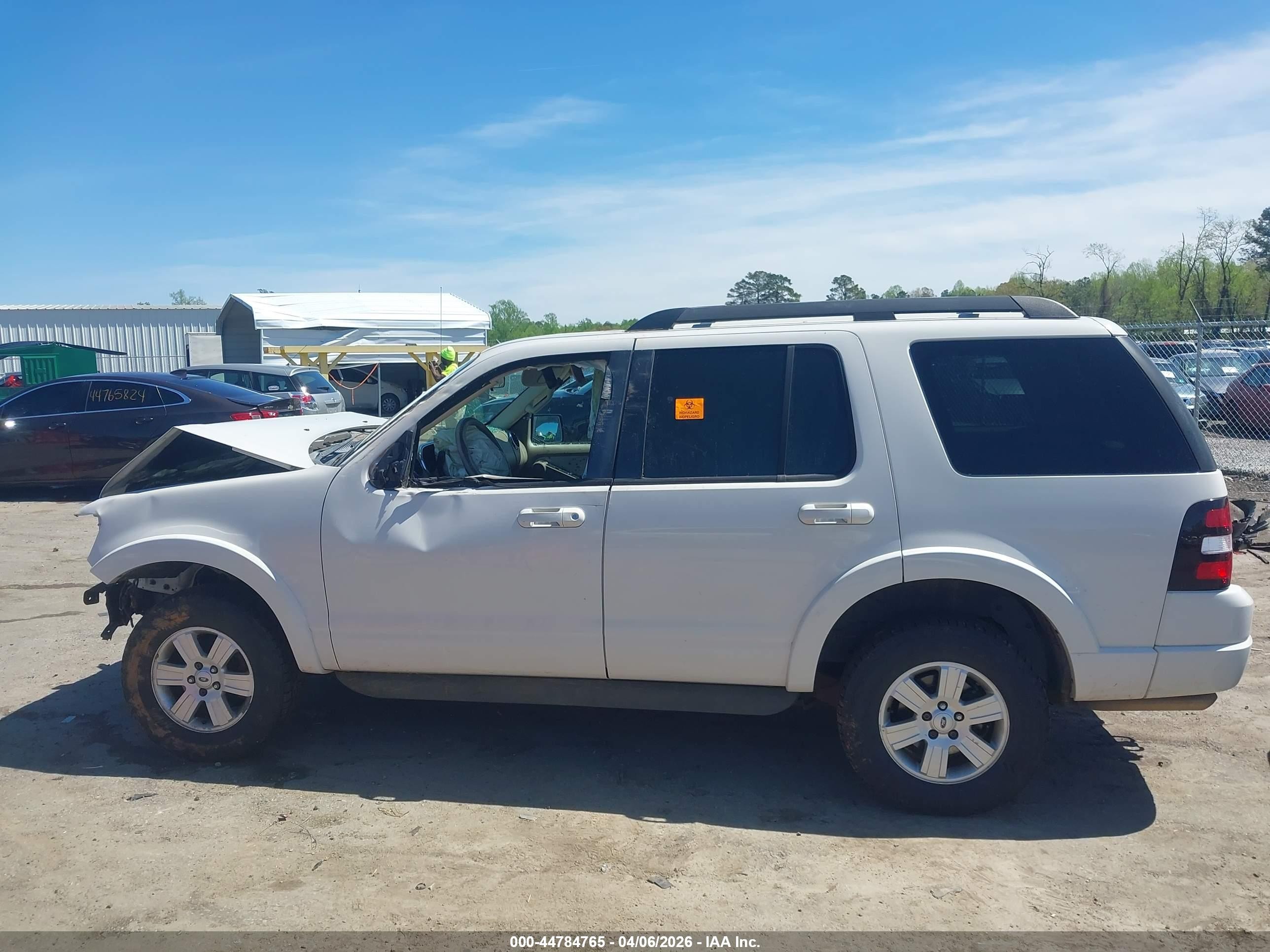 2009 Ford Explorer Xlt White vin: 1FMEU73E69UA12388