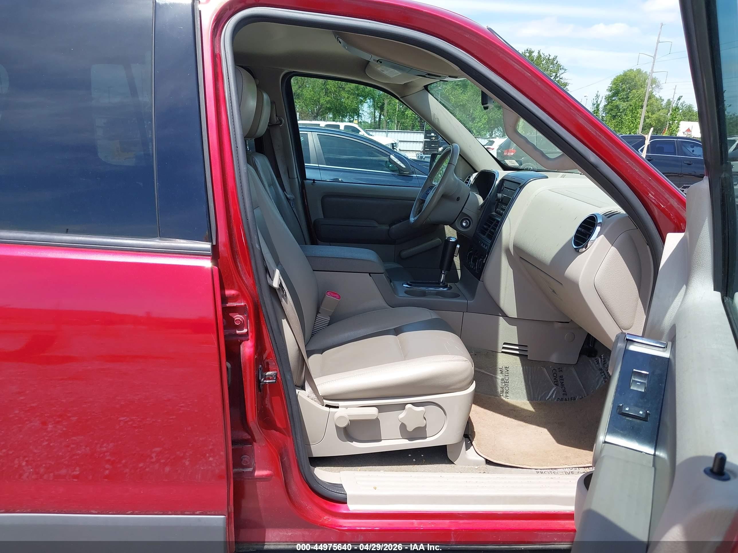 2006 Ford Explorer Xlt Maroon vin: 1FMEU73E76UA59845