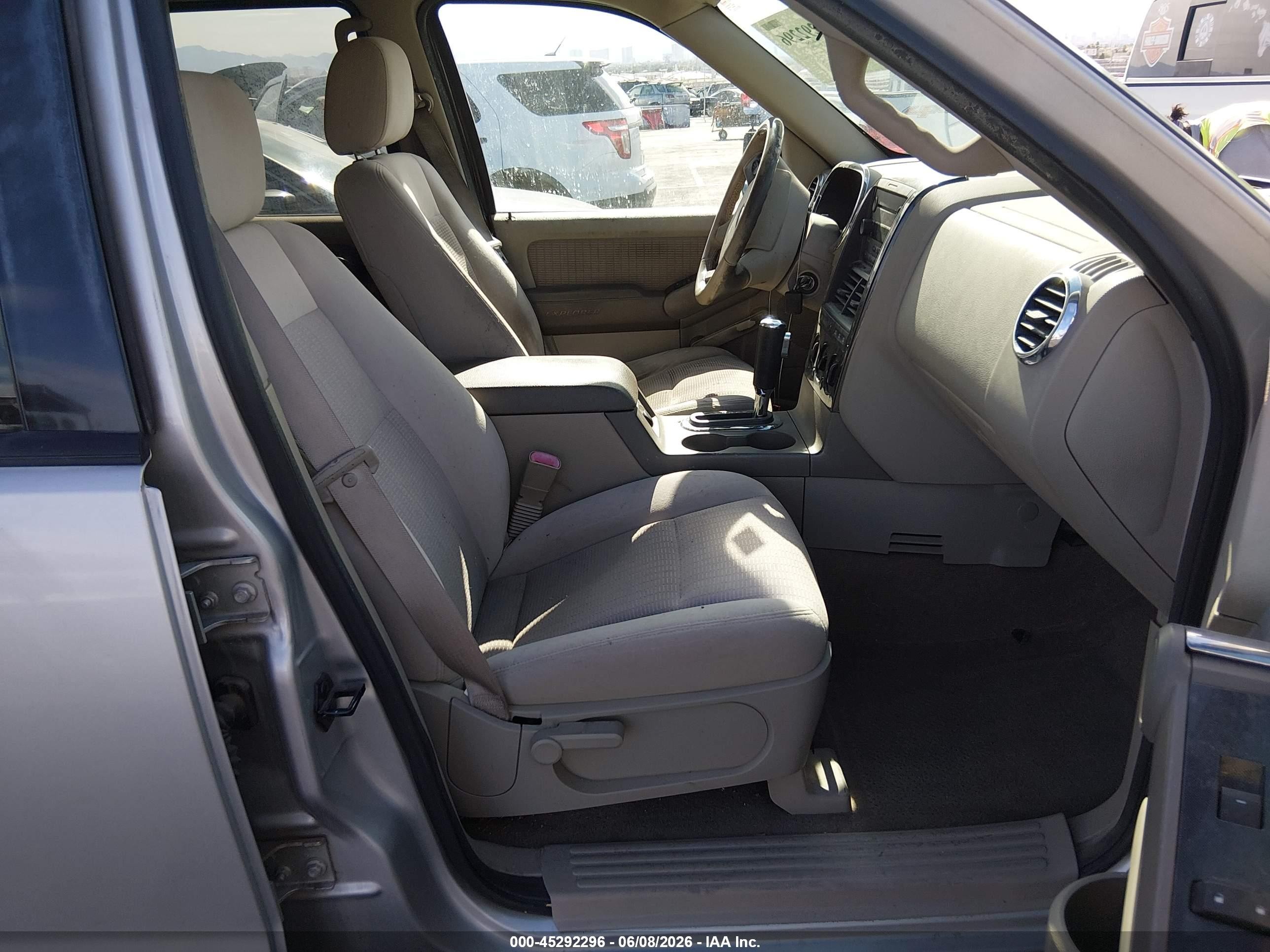 2006 Ford Explorer Xlt Silver vin: 1FMEU73E76UB35290