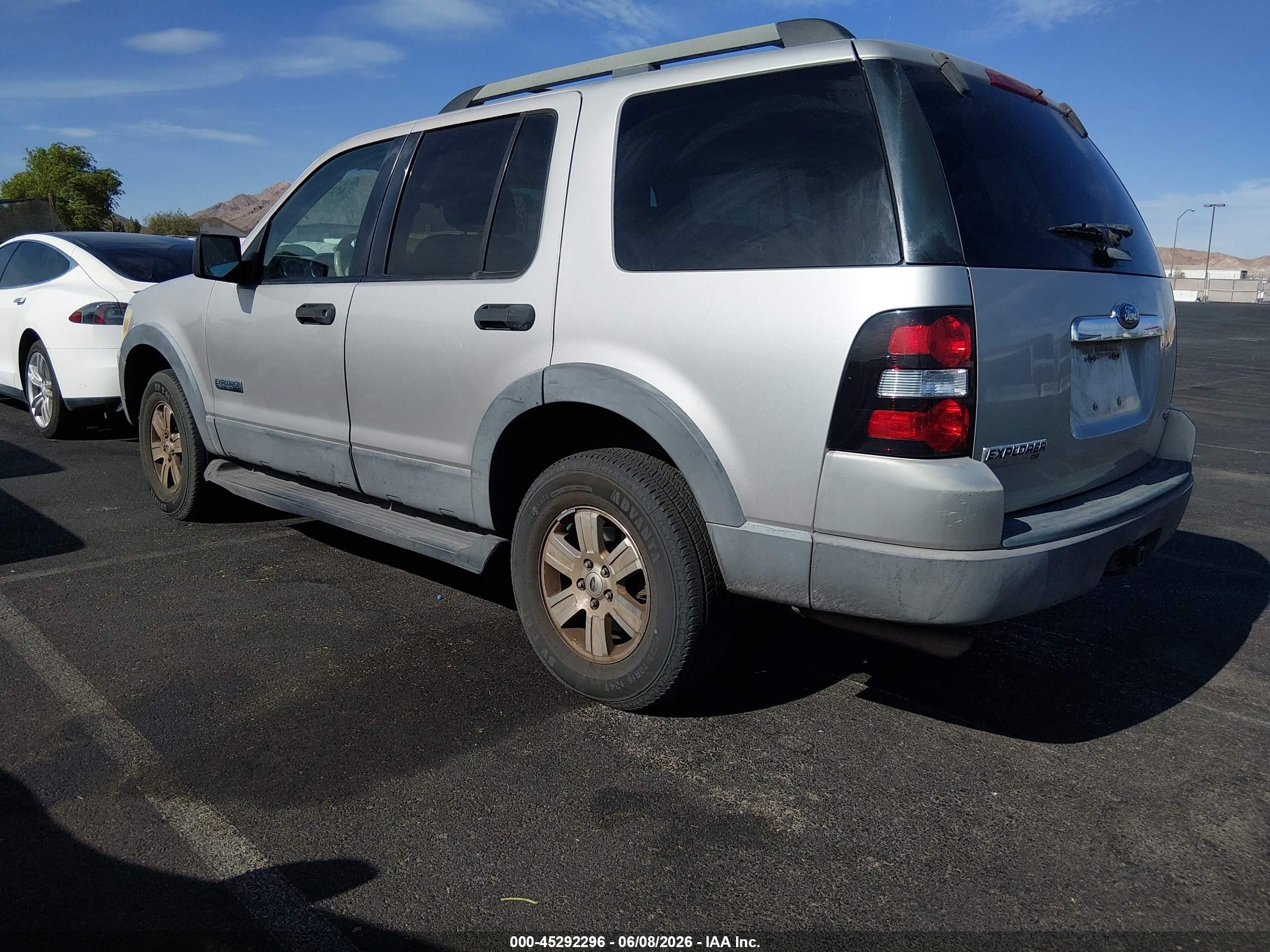 2006 Ford Explorer Xlt Silver vin: 1FMEU73E76UB35290