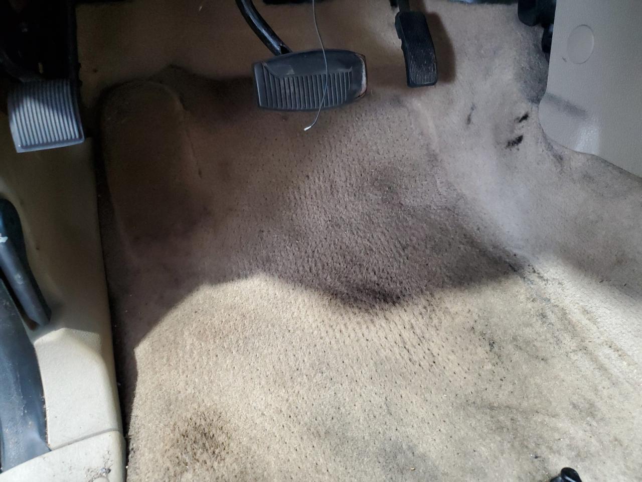 2007 Ford Explorer Xlt Gray vin: 1FMEU73E77UB82918 Damage: Left Front Carpet, Stained, Permanent