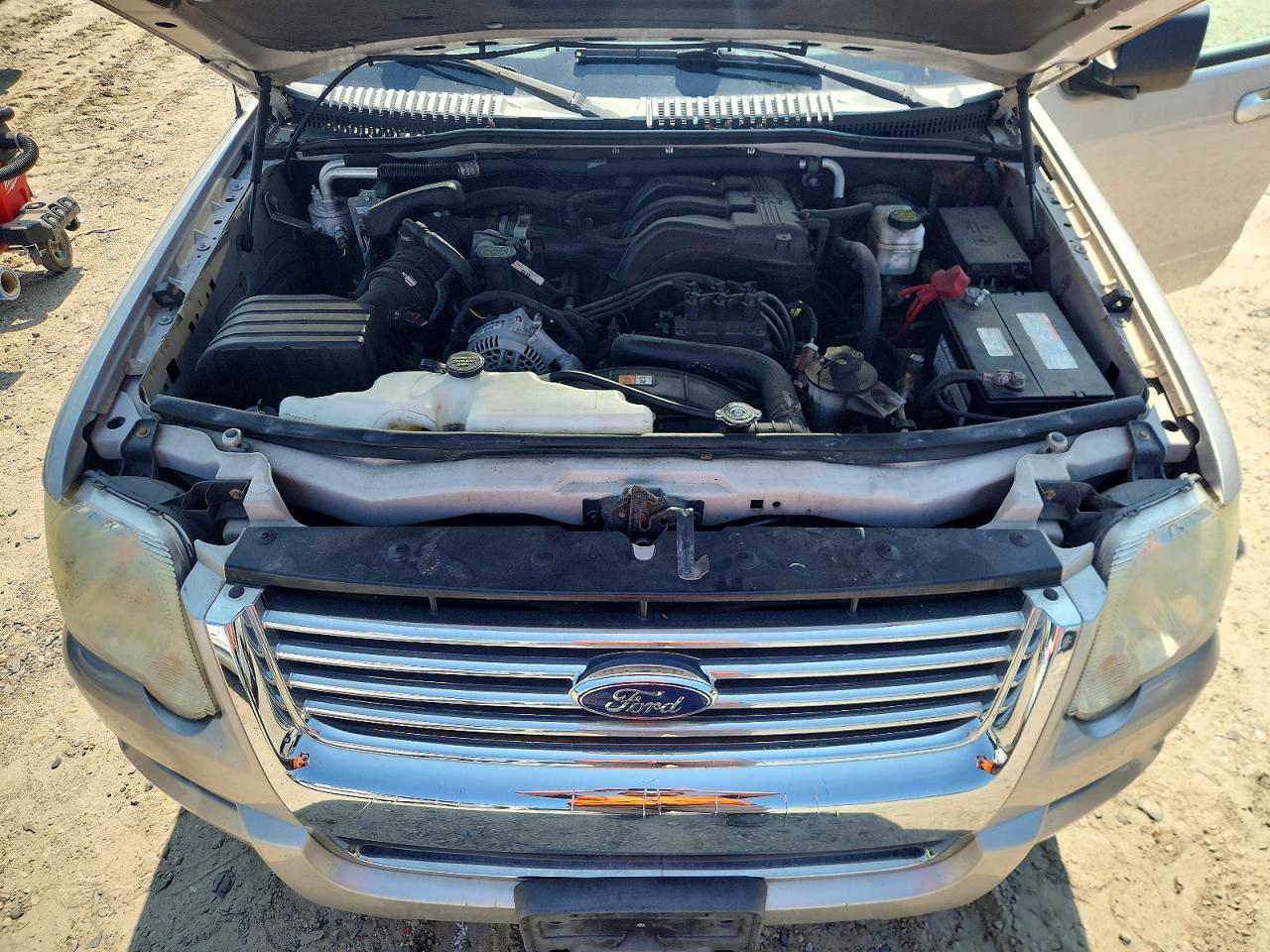 2008 Ford Explorer Xlt Silver vin: 1FMEU73E78UA46323
