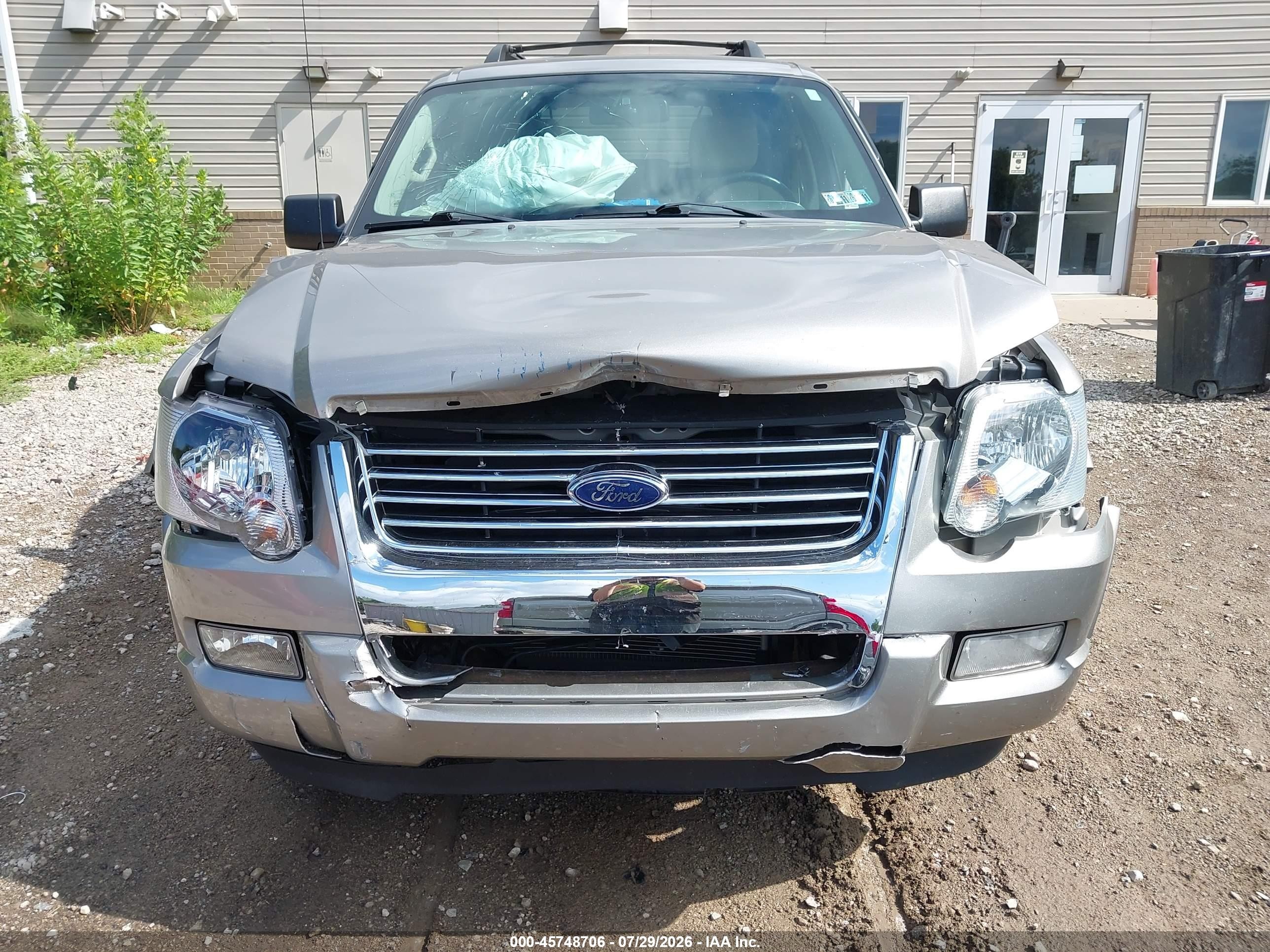 2008 Ford Explorer Xlt Silver vin: 1FMEU73E78UB00087