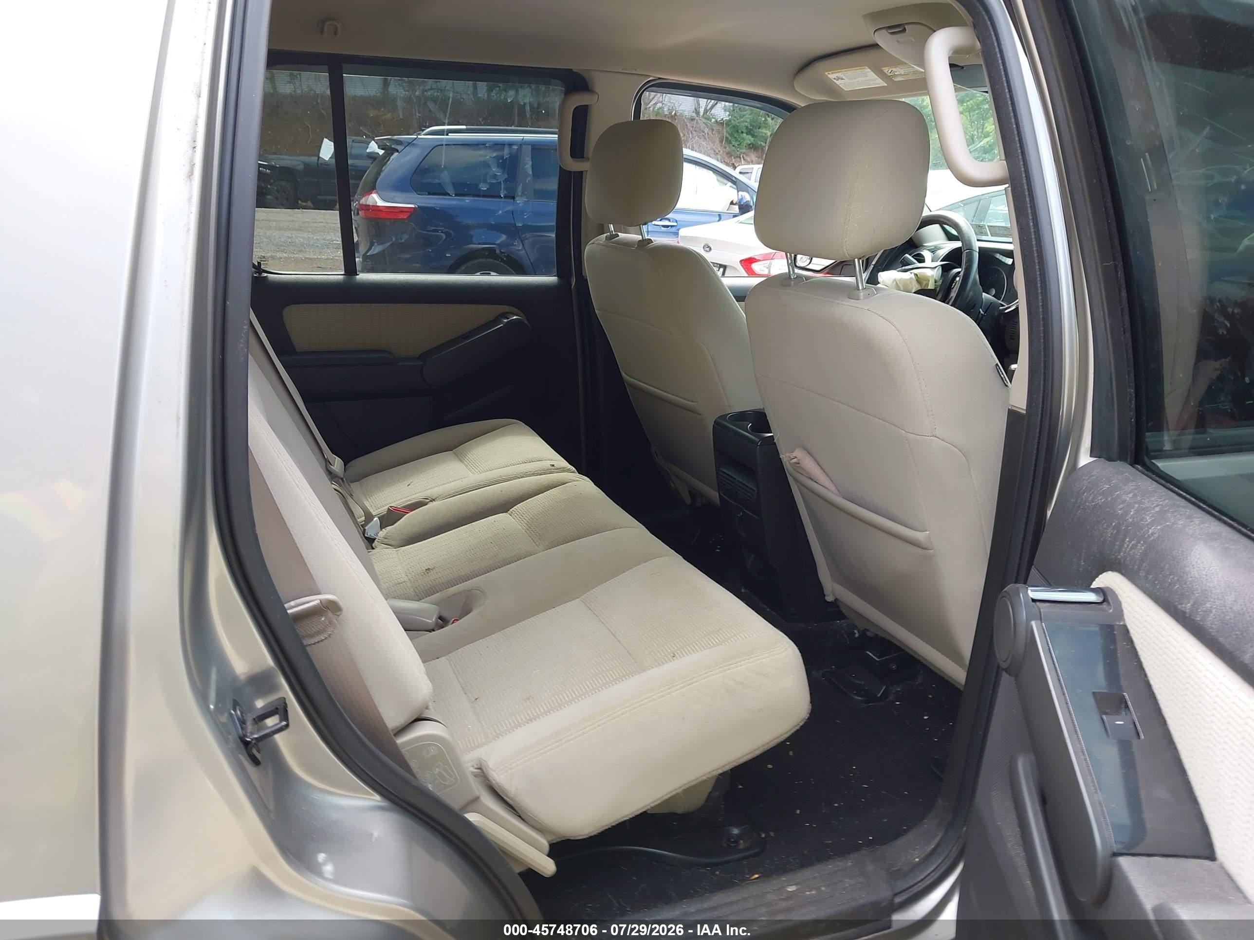 2008 Ford Explorer Xlt Silver vin: 1FMEU73E78UB00087