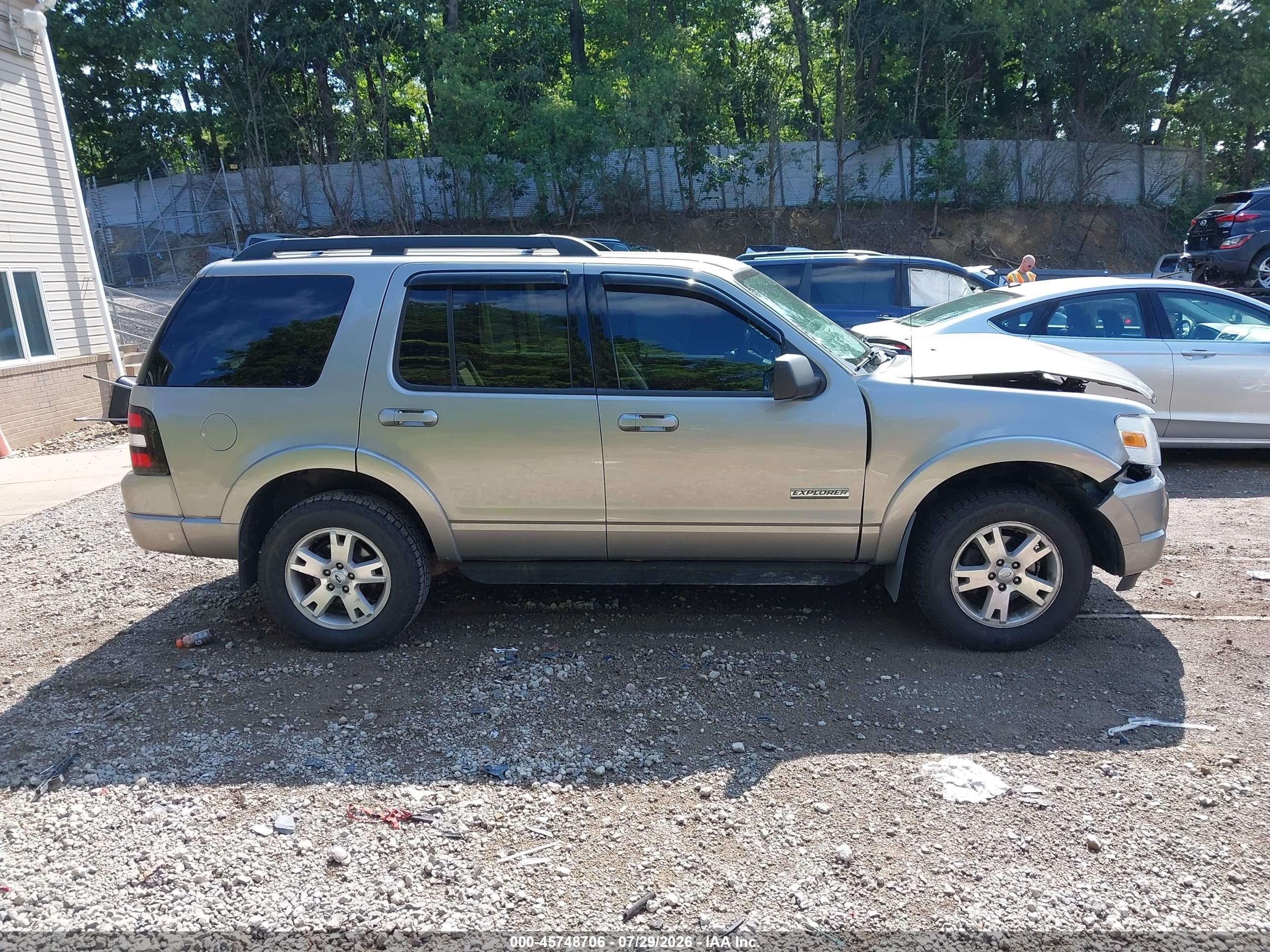 2008 Ford Explorer Xlt Silver vin: 1FMEU73E78UB00087