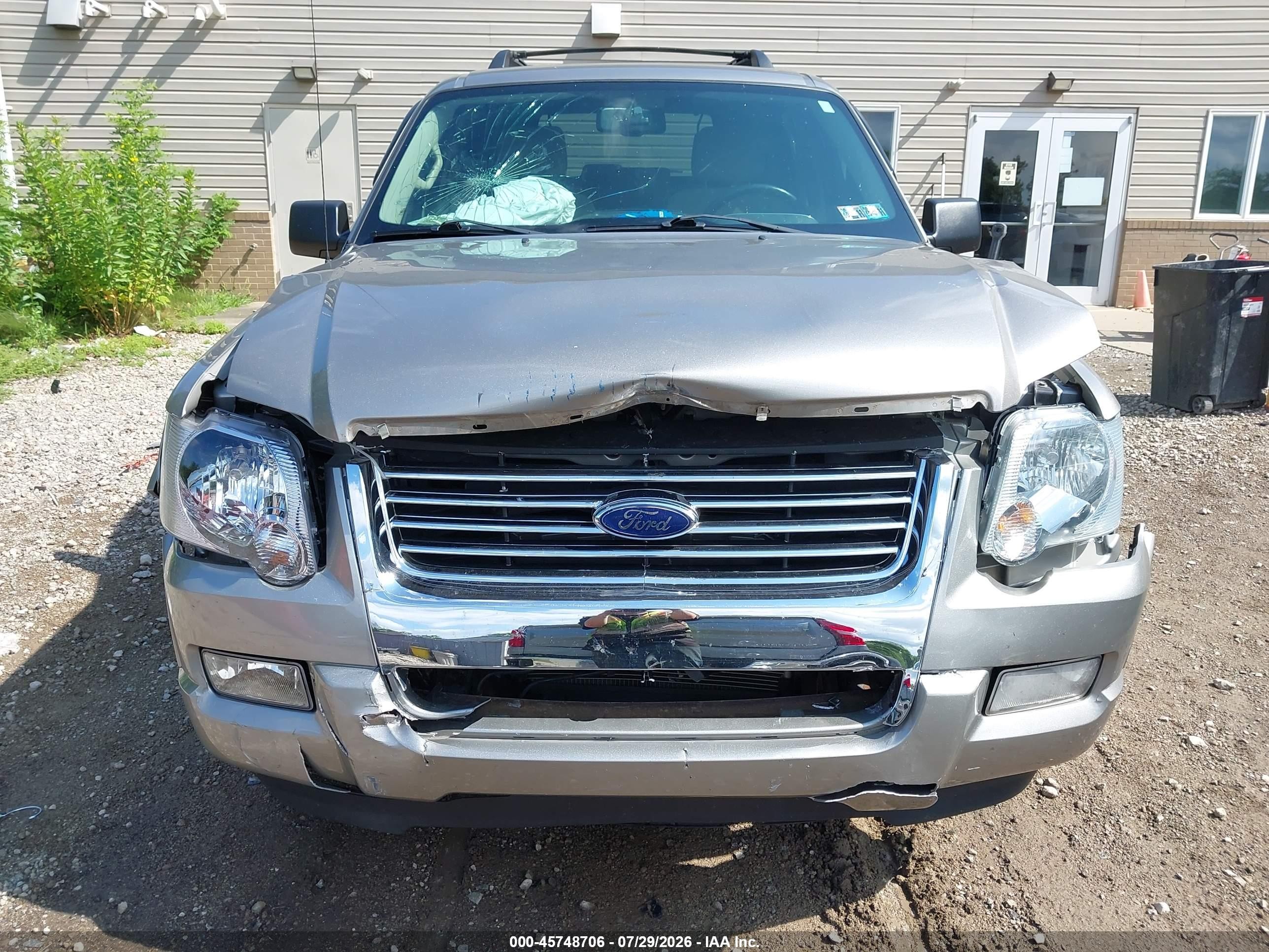 2008 Ford Explorer Xlt Silver vin: 1FMEU73E78UB00087
