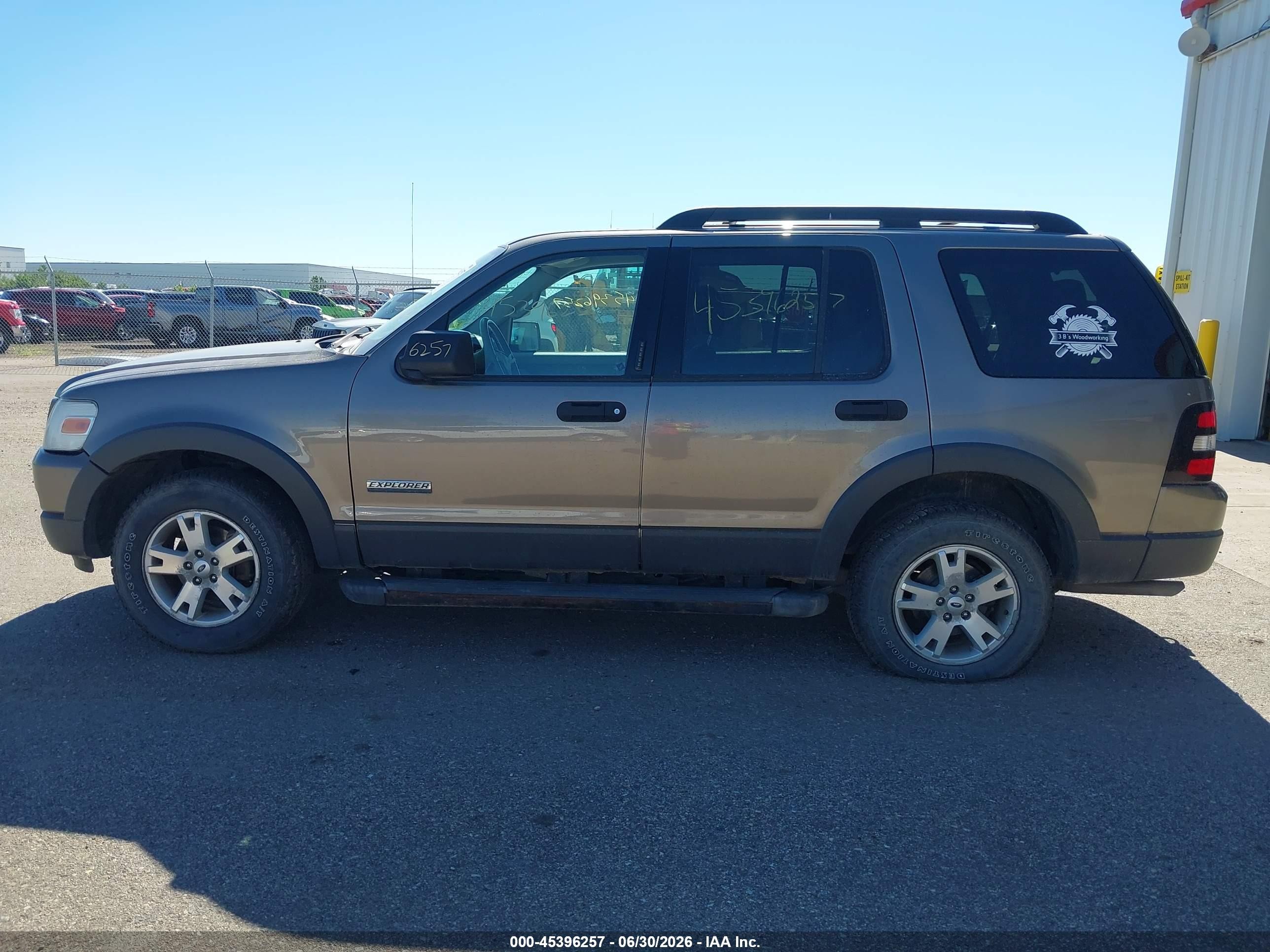 2006 Ford Explorer Xlt Желто-коричневый vin: 1FMEU73E86UB32950