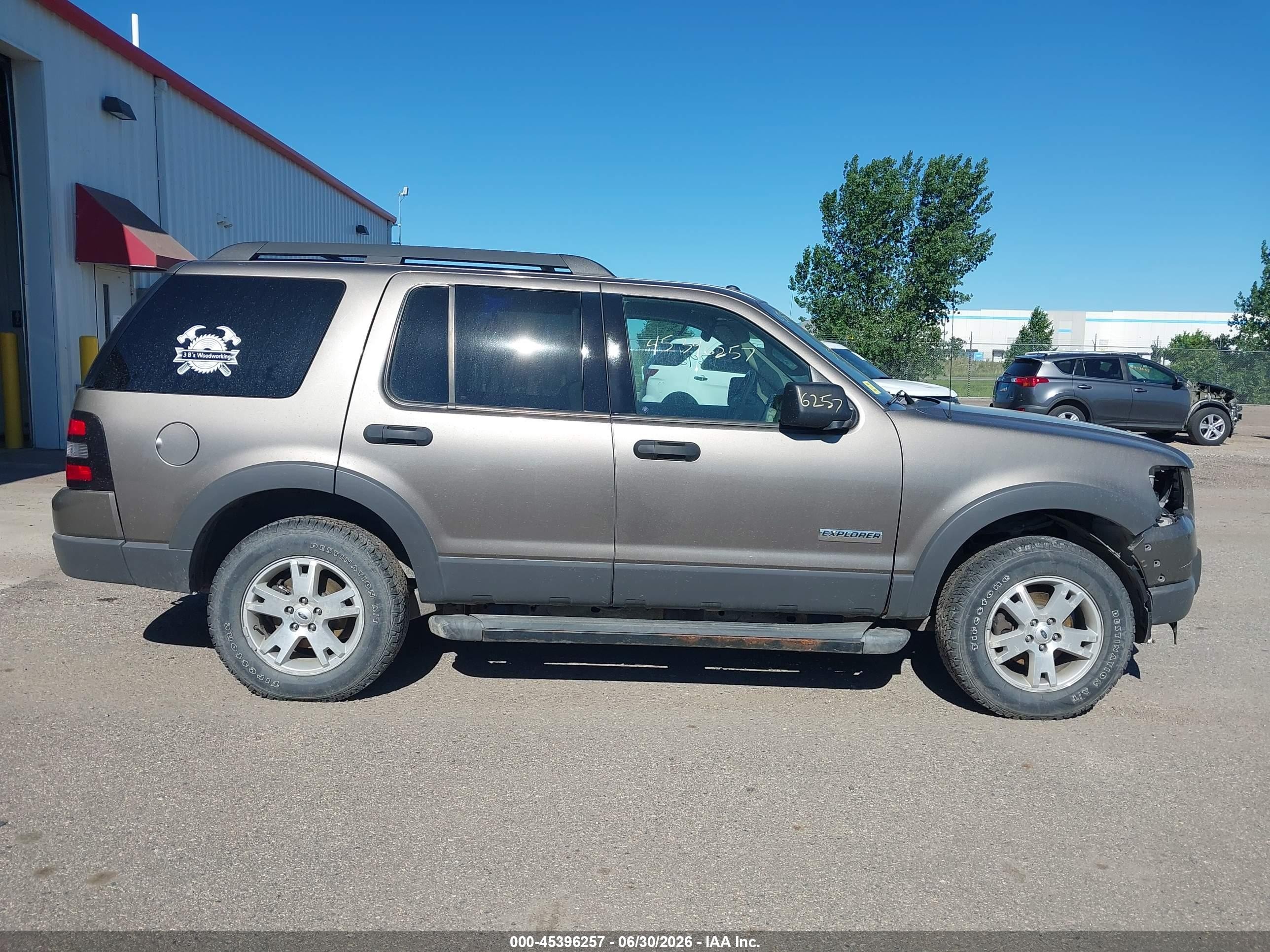 2006 Ford Explorer Xlt Желто-коричневый vin: 1FMEU73E86UB32950