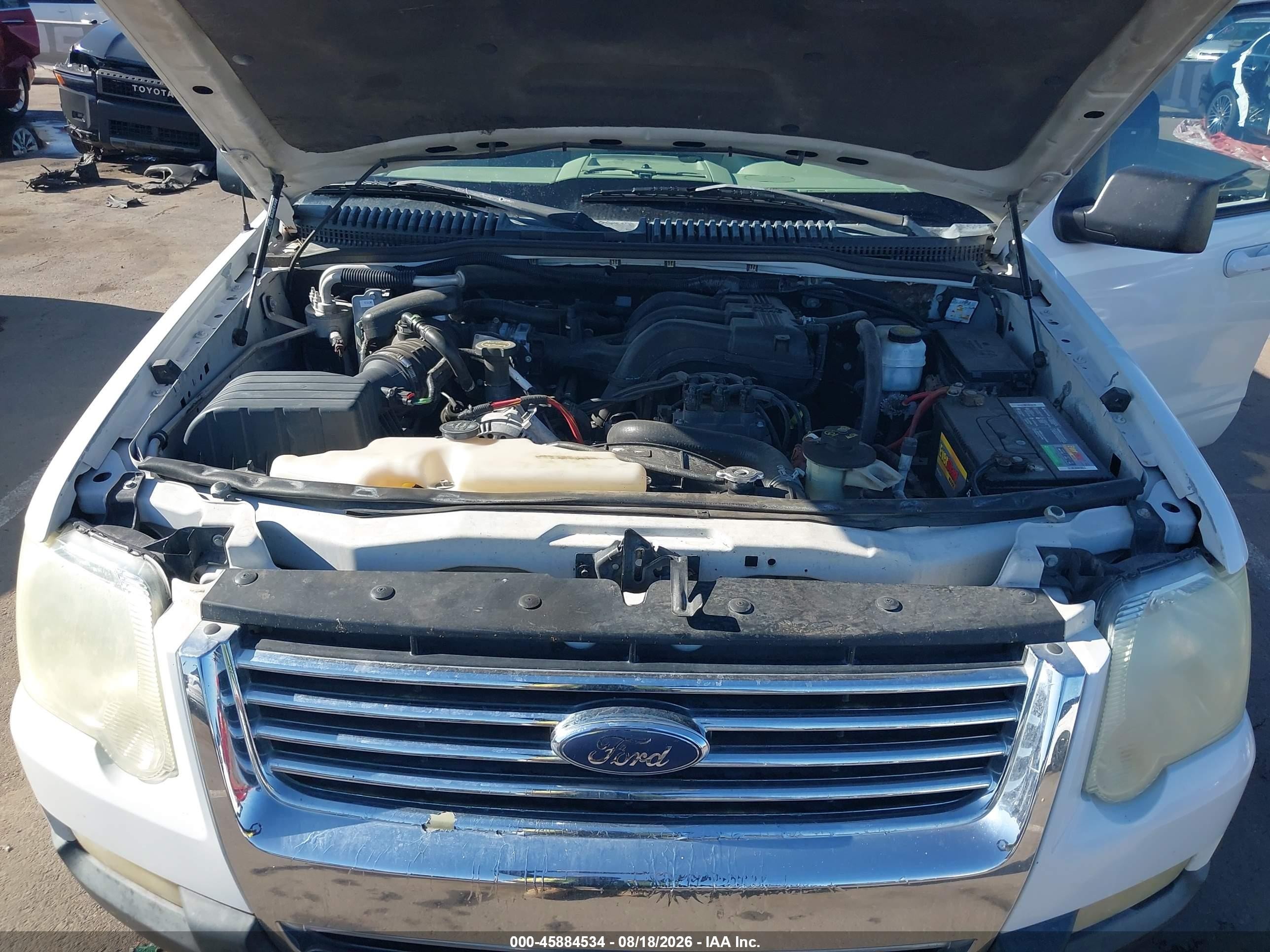 2007 Ford Explorer Xlt White vin: 1FMEU73E87UB22128