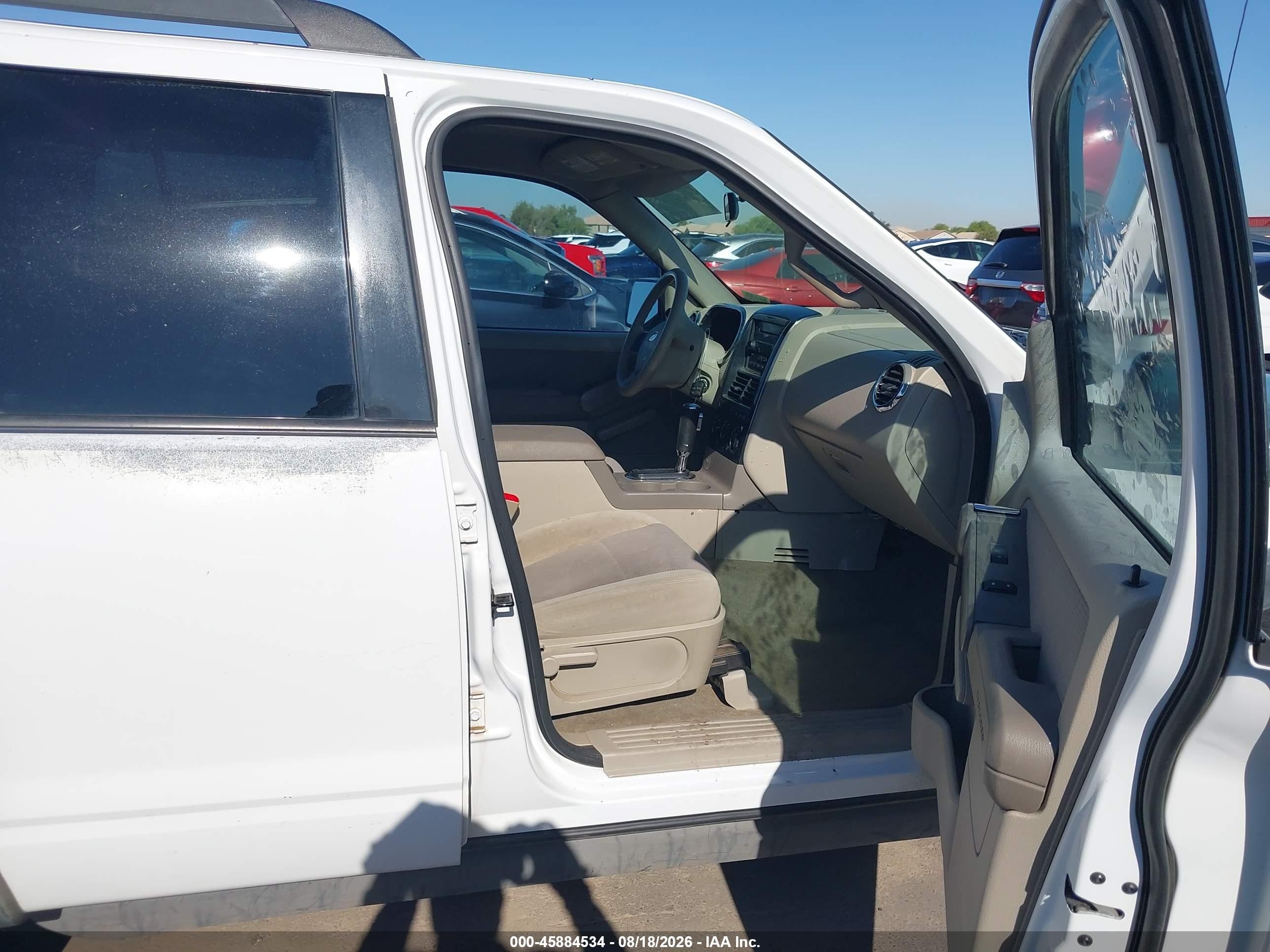 2007 Ford Explorer Xlt White vin: 1FMEU73E87UB22128