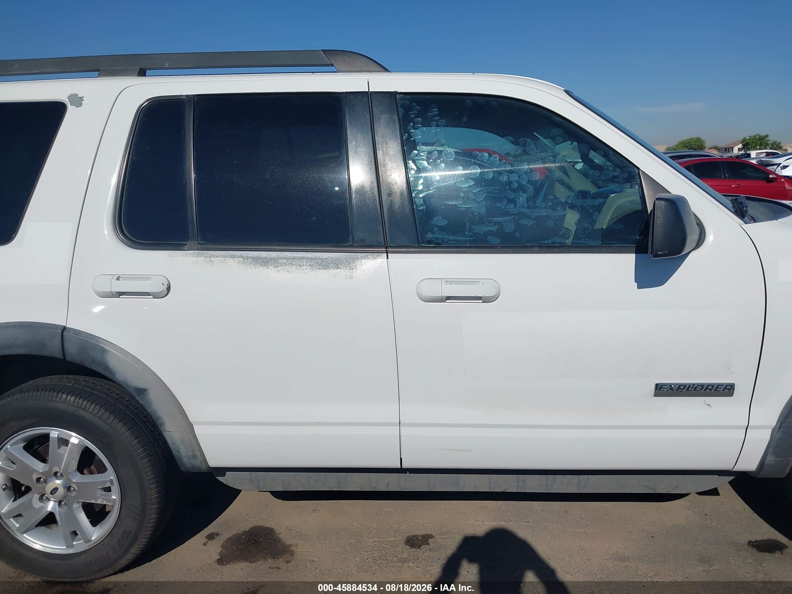 2007 Ford Explorer Xlt White vin: 1FMEU73E87UB22128