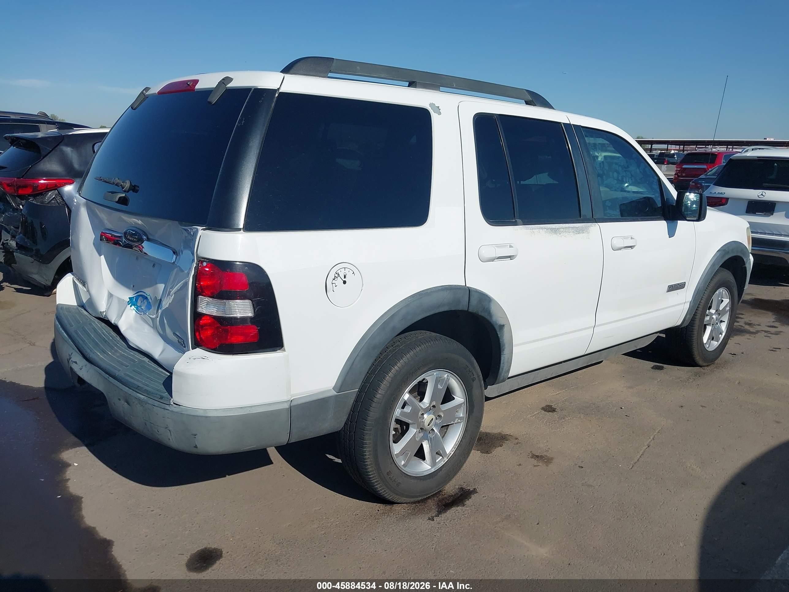 2007 Ford Explorer Xlt White vin: 1FMEU73E87UB22128